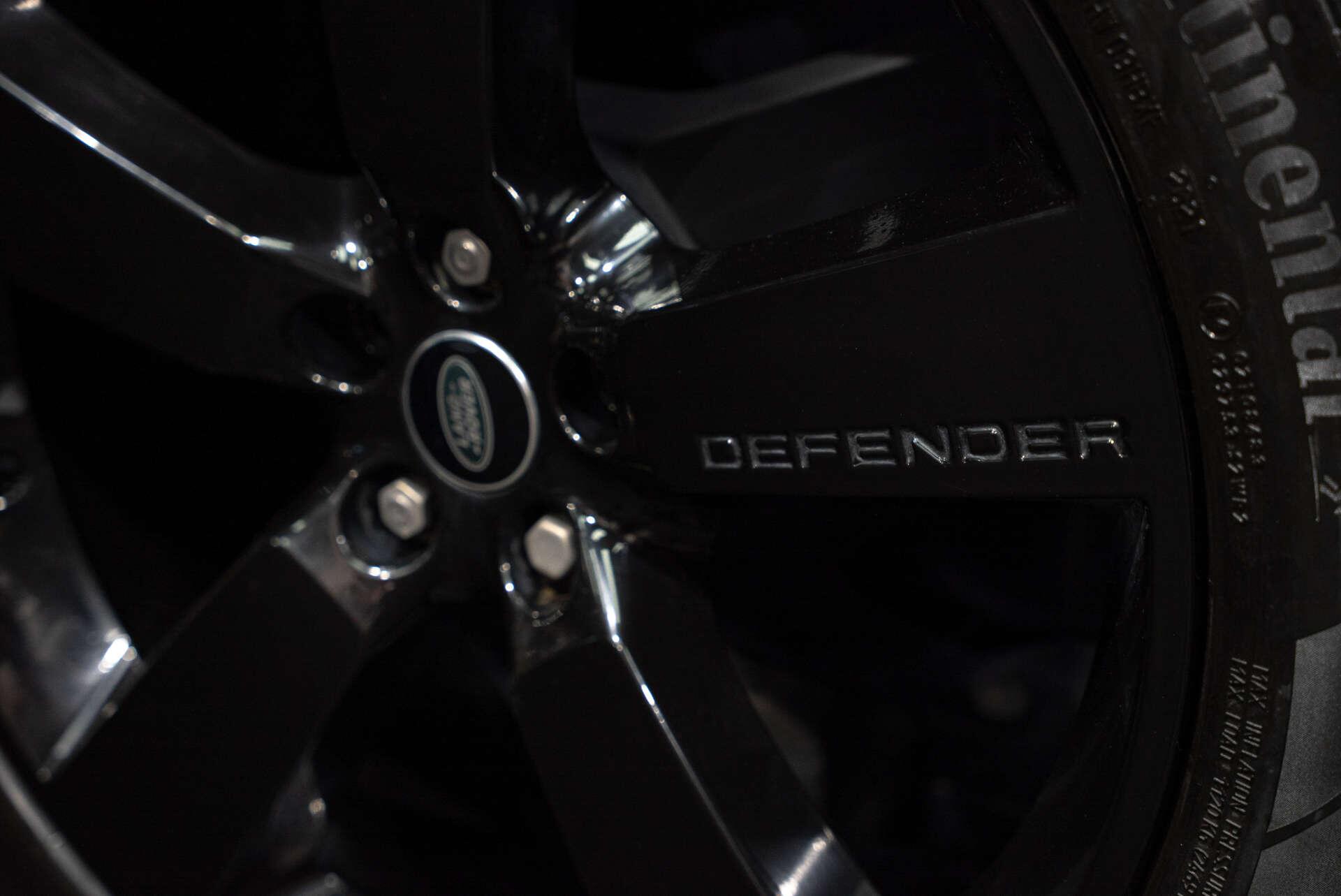 Land Rover Defender 90 view 45