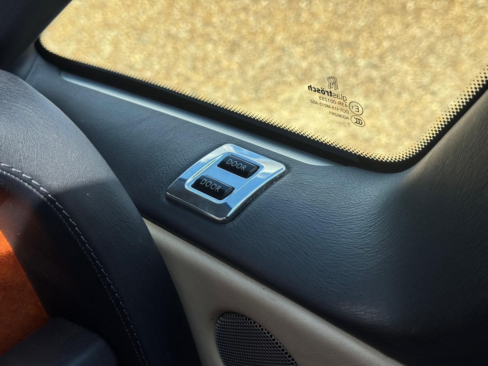 Rolls-Royce Phantom view 34