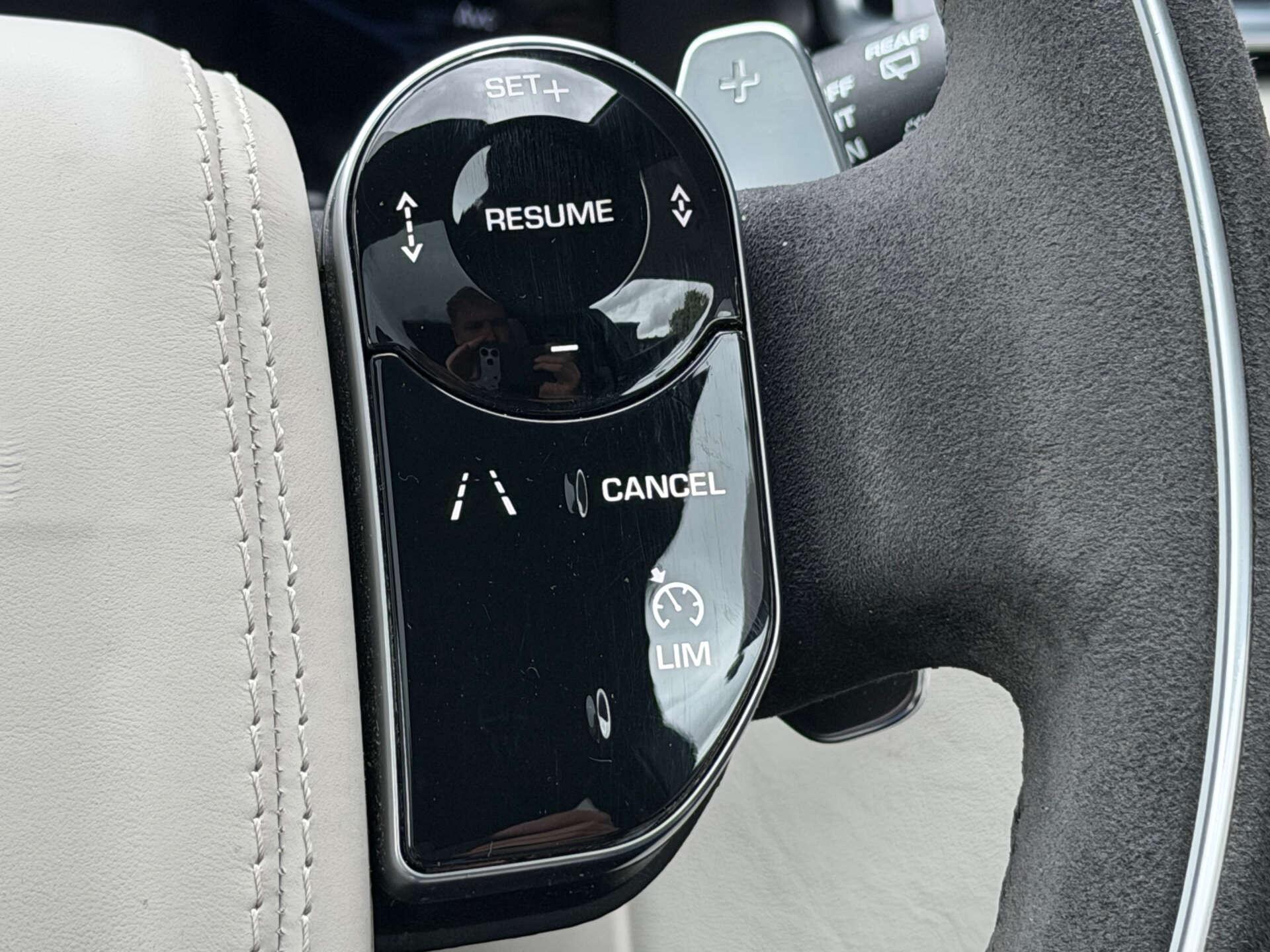 Land Rover Range Rover Velar view 39