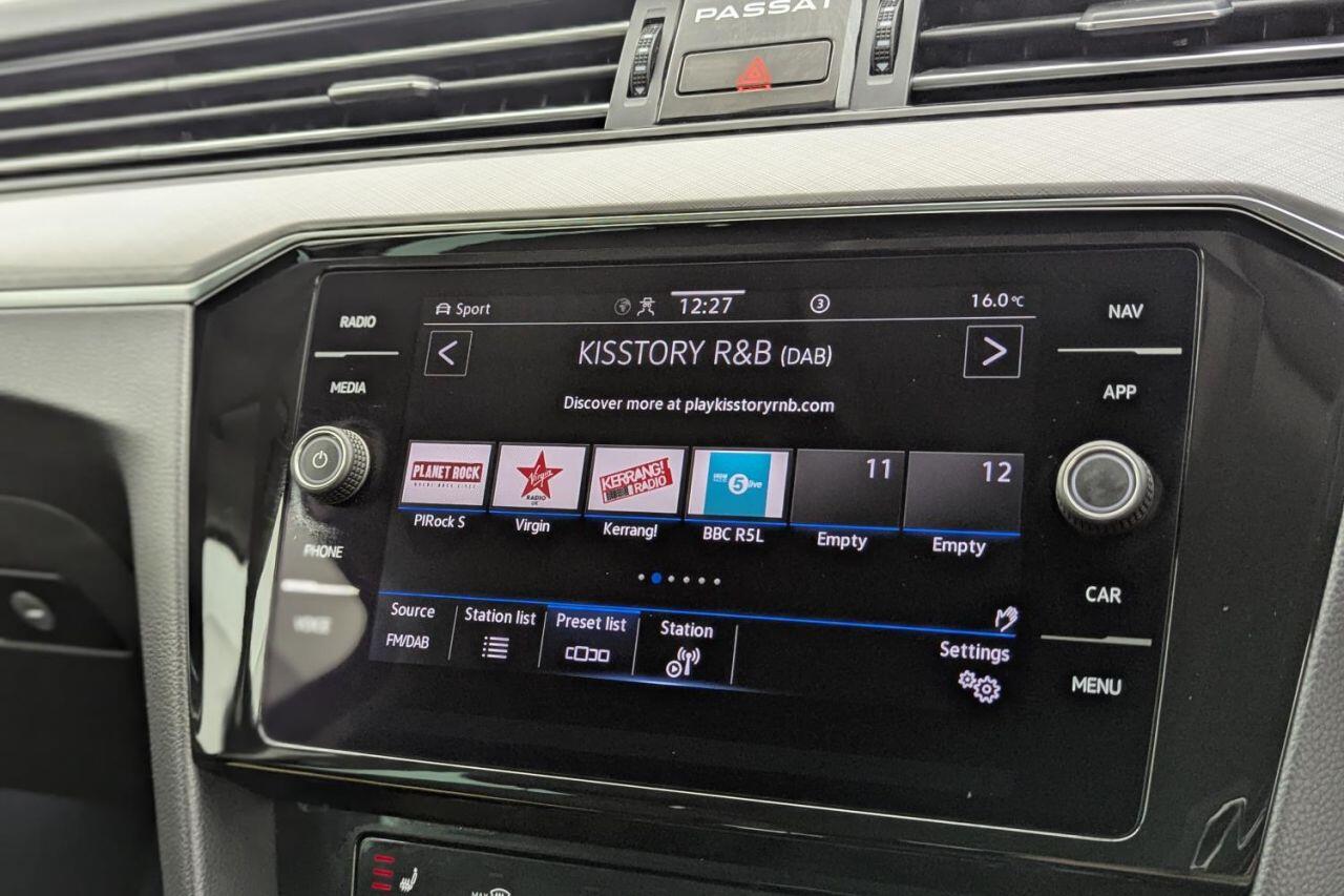 Volkswagen Passat view 17