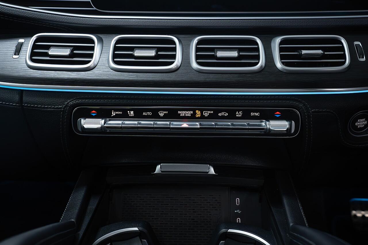 Mercedes-Benz GLS view 22