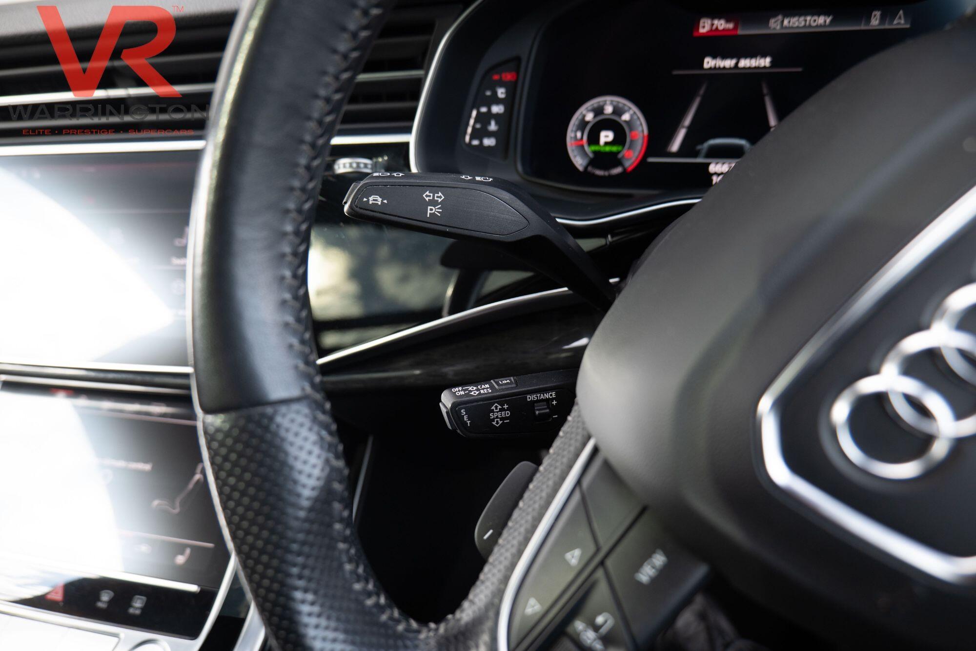 Audi Q8 view 10