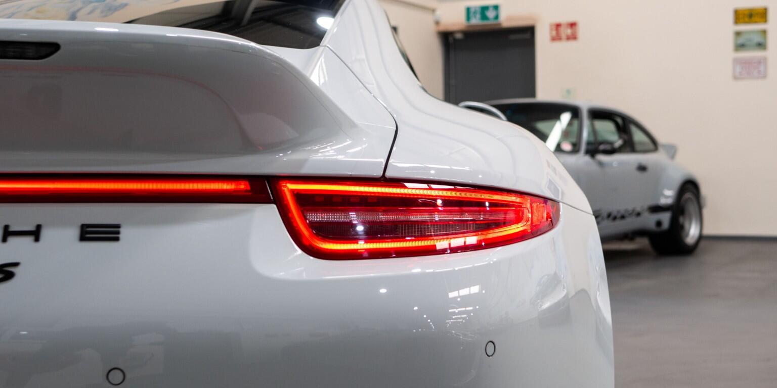 Porsche 911 view 59