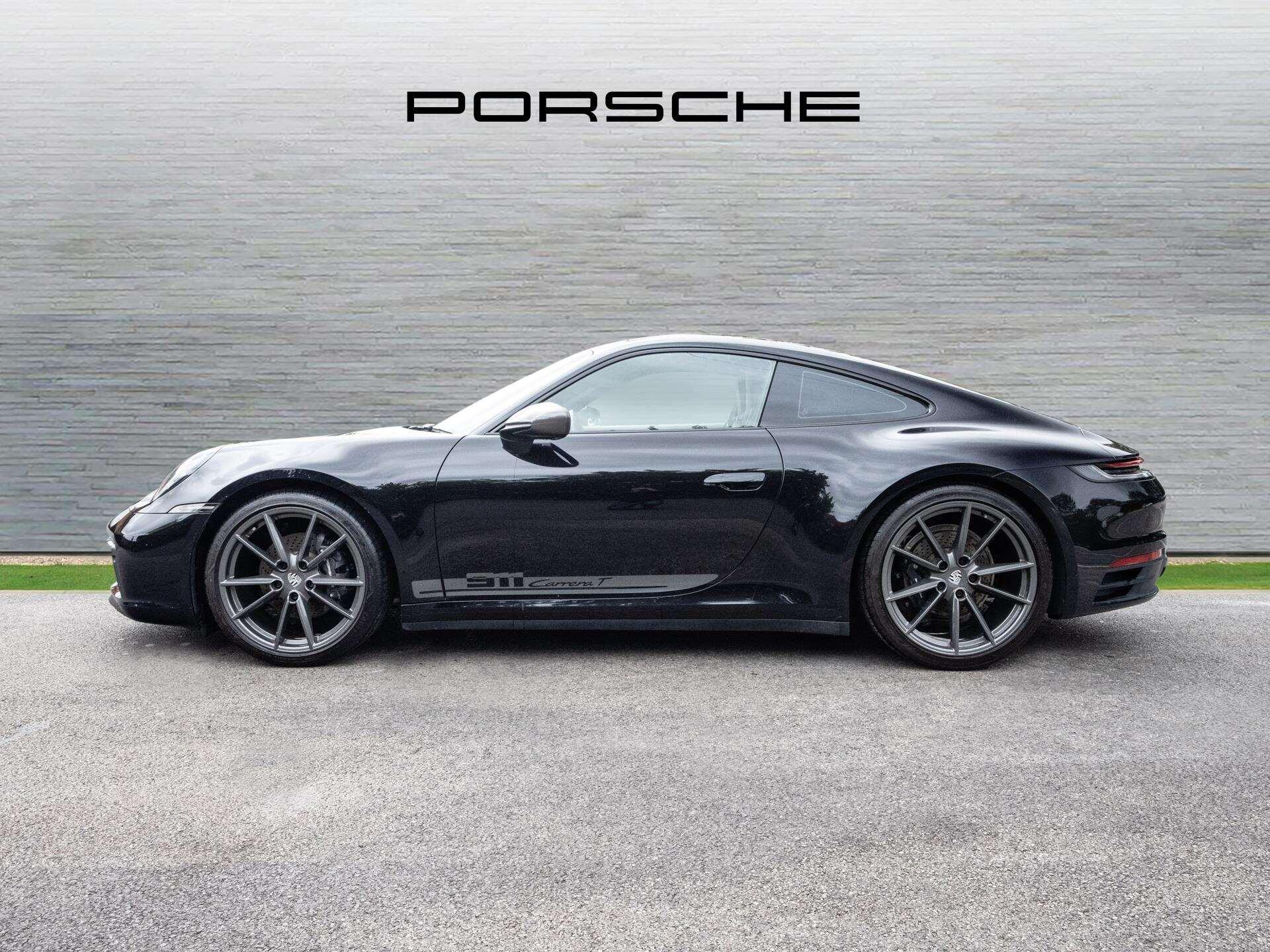 Porsche 911 view 8