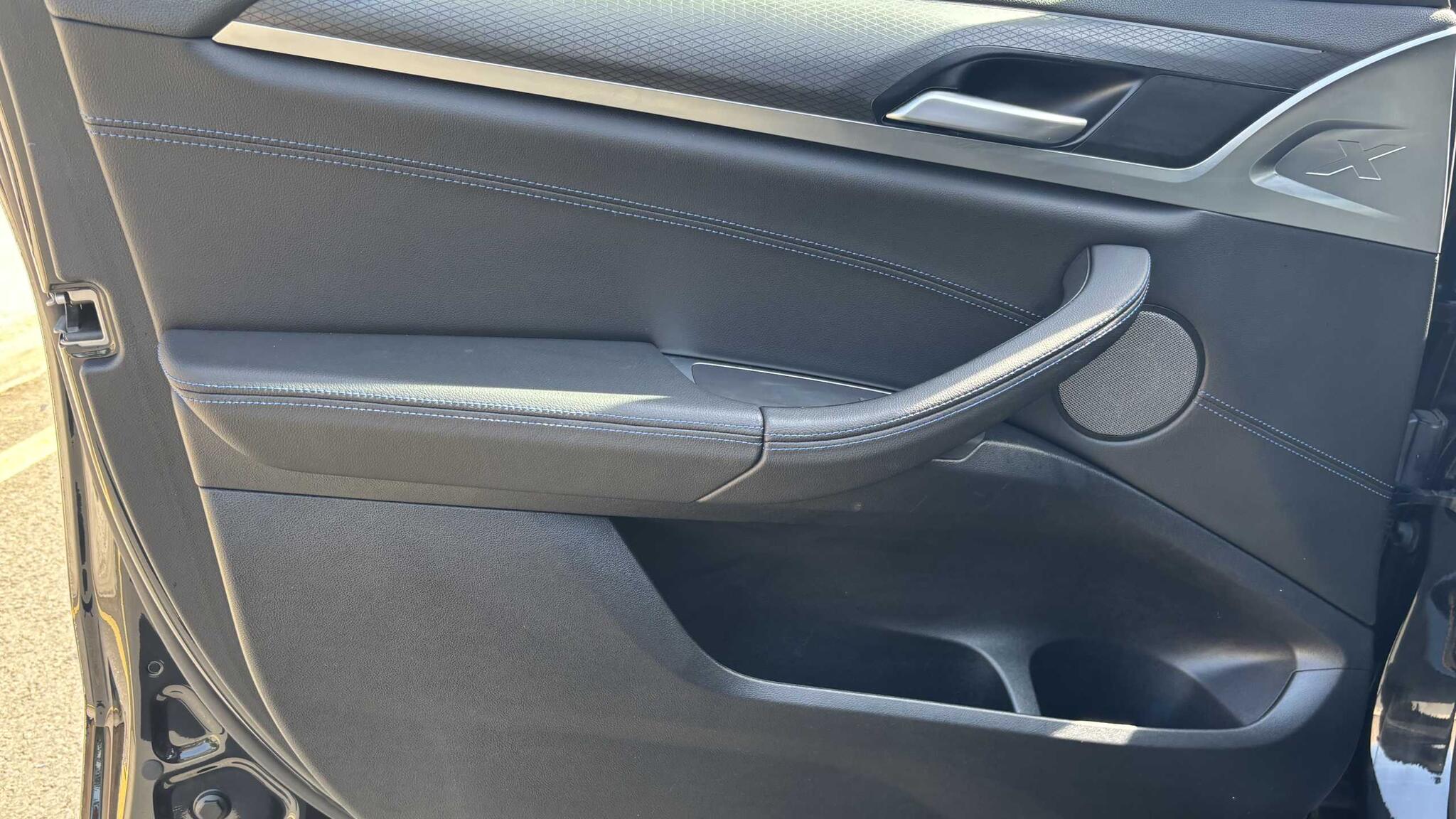 BMW X4 view 25