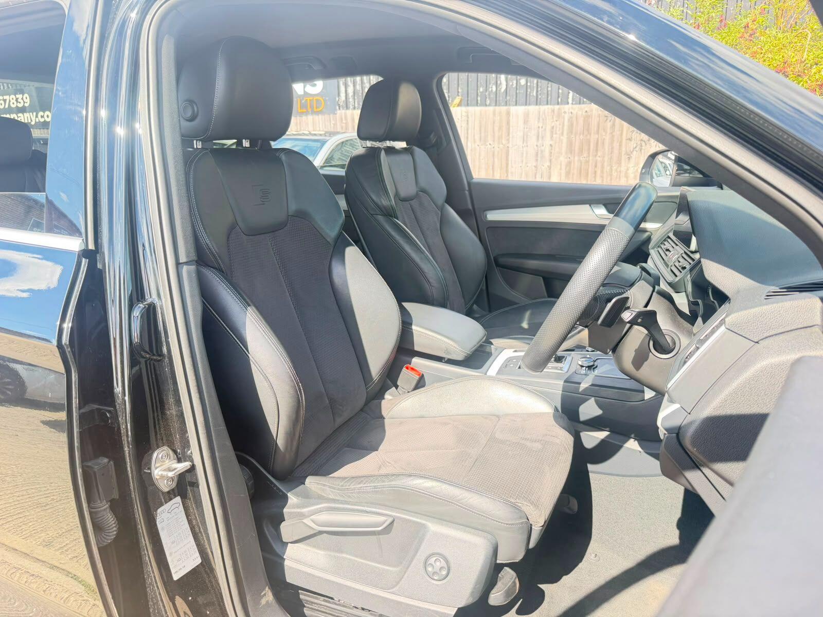 Audi Q5 view 12