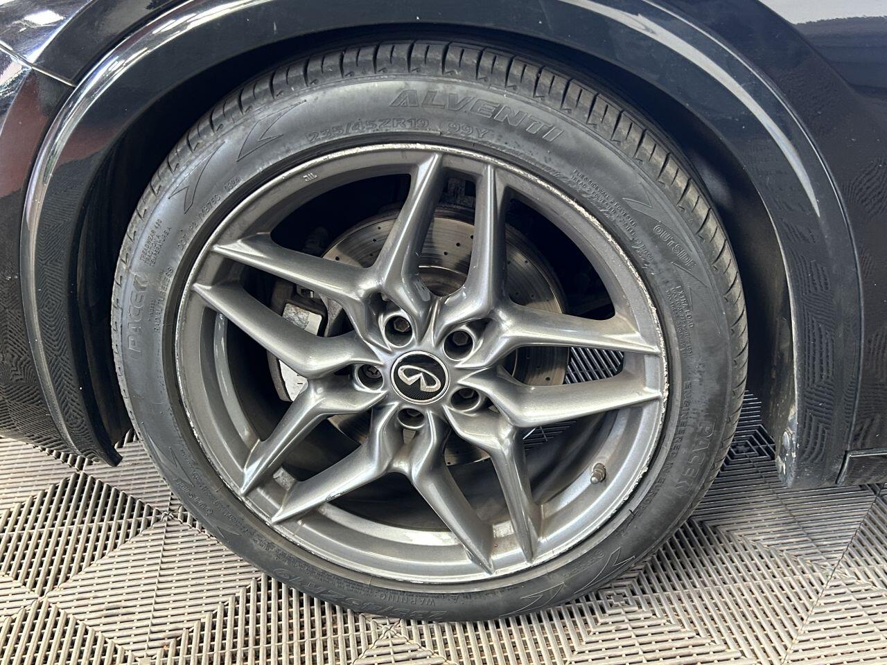 Infiniti Q30 view 19