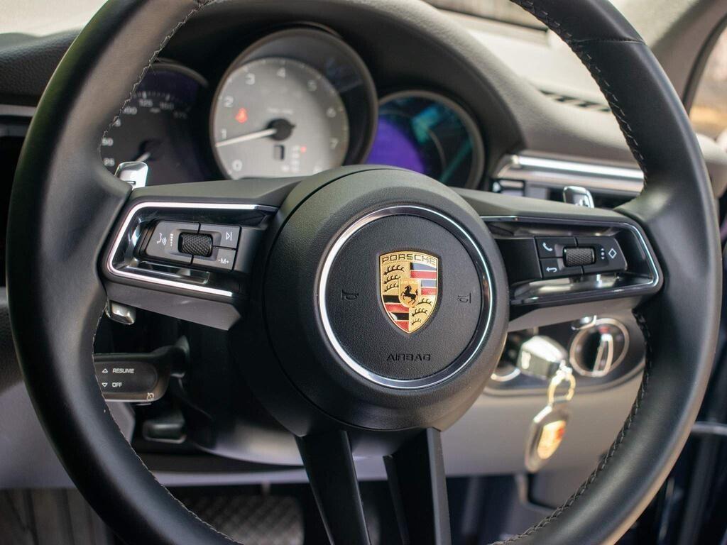 Porsche Macan view 39