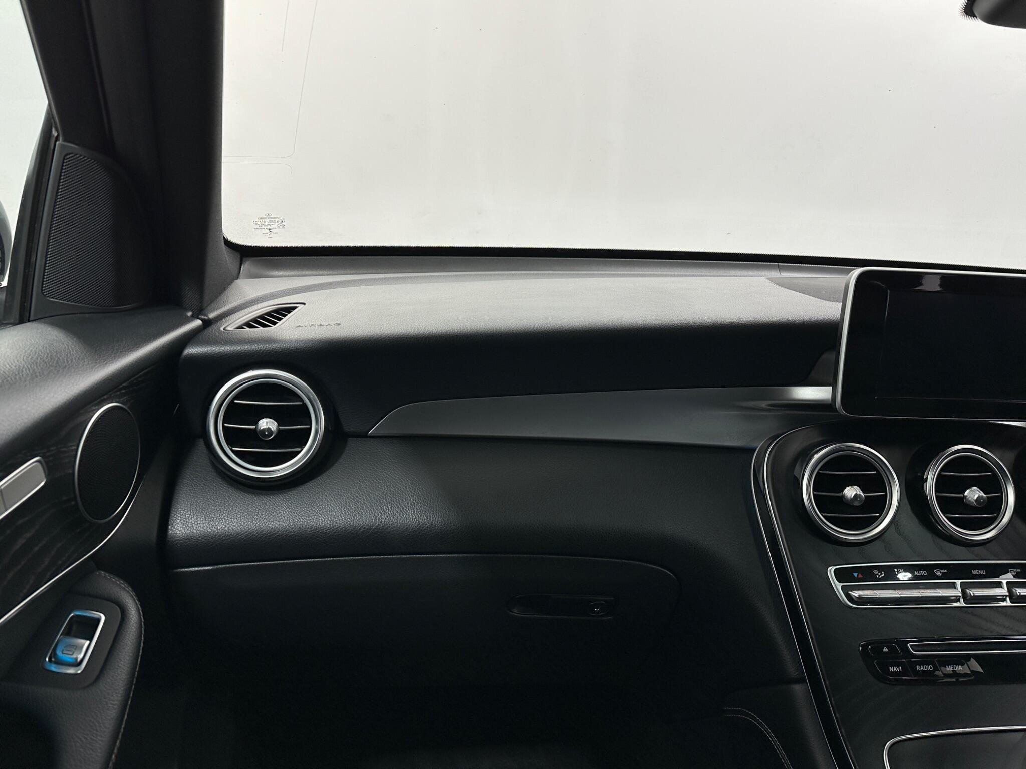 Mercedes-Benz GLC view 30