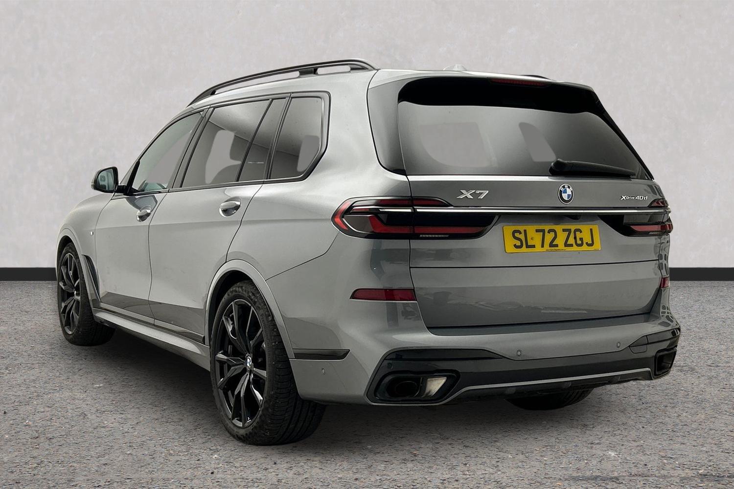 BMW X7 view 2