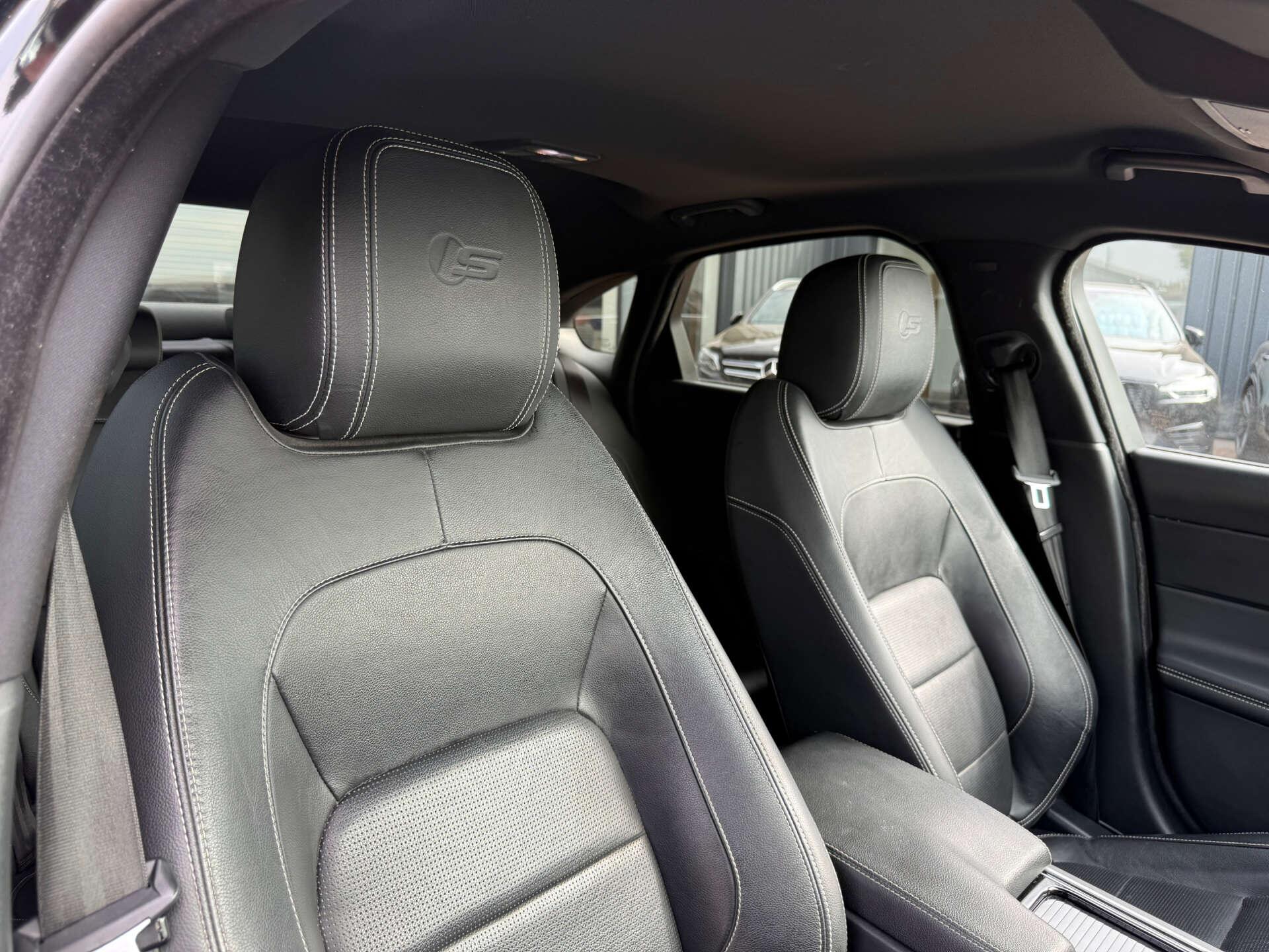 Jaguar XF view 32