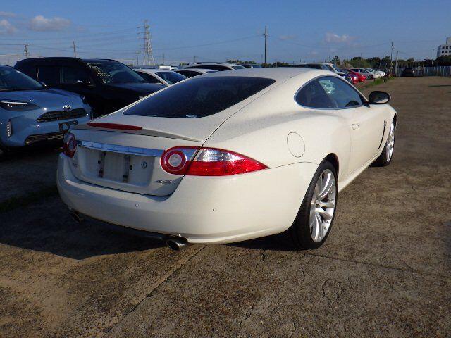 Jaguar XK view 7