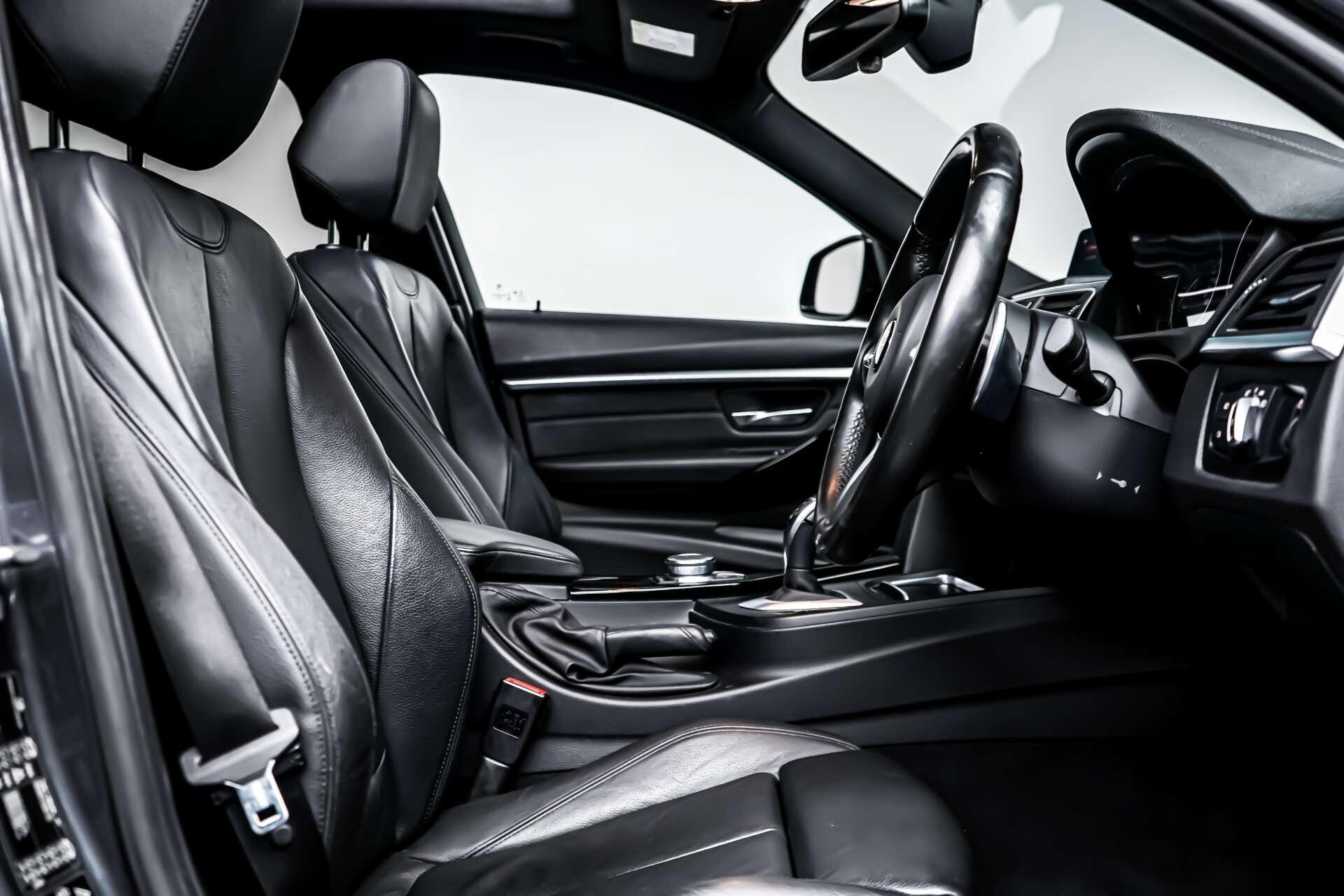 BMW 3 Series view 6