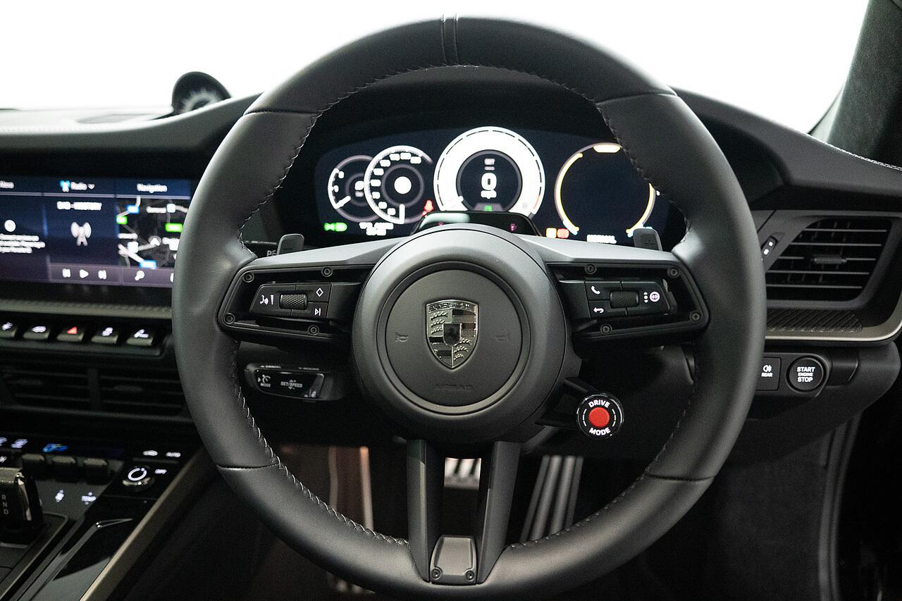 Porsche 911 view 6