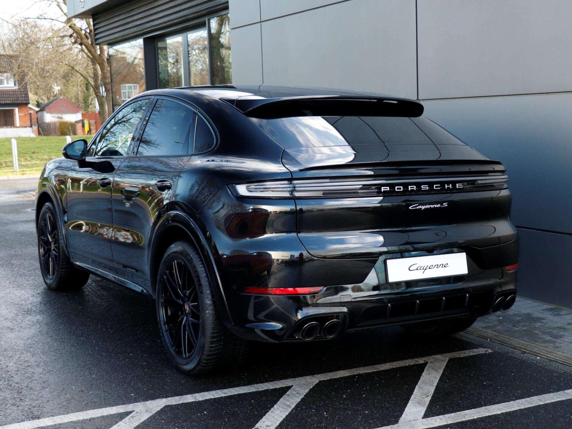 Porsche Cayenne view 35