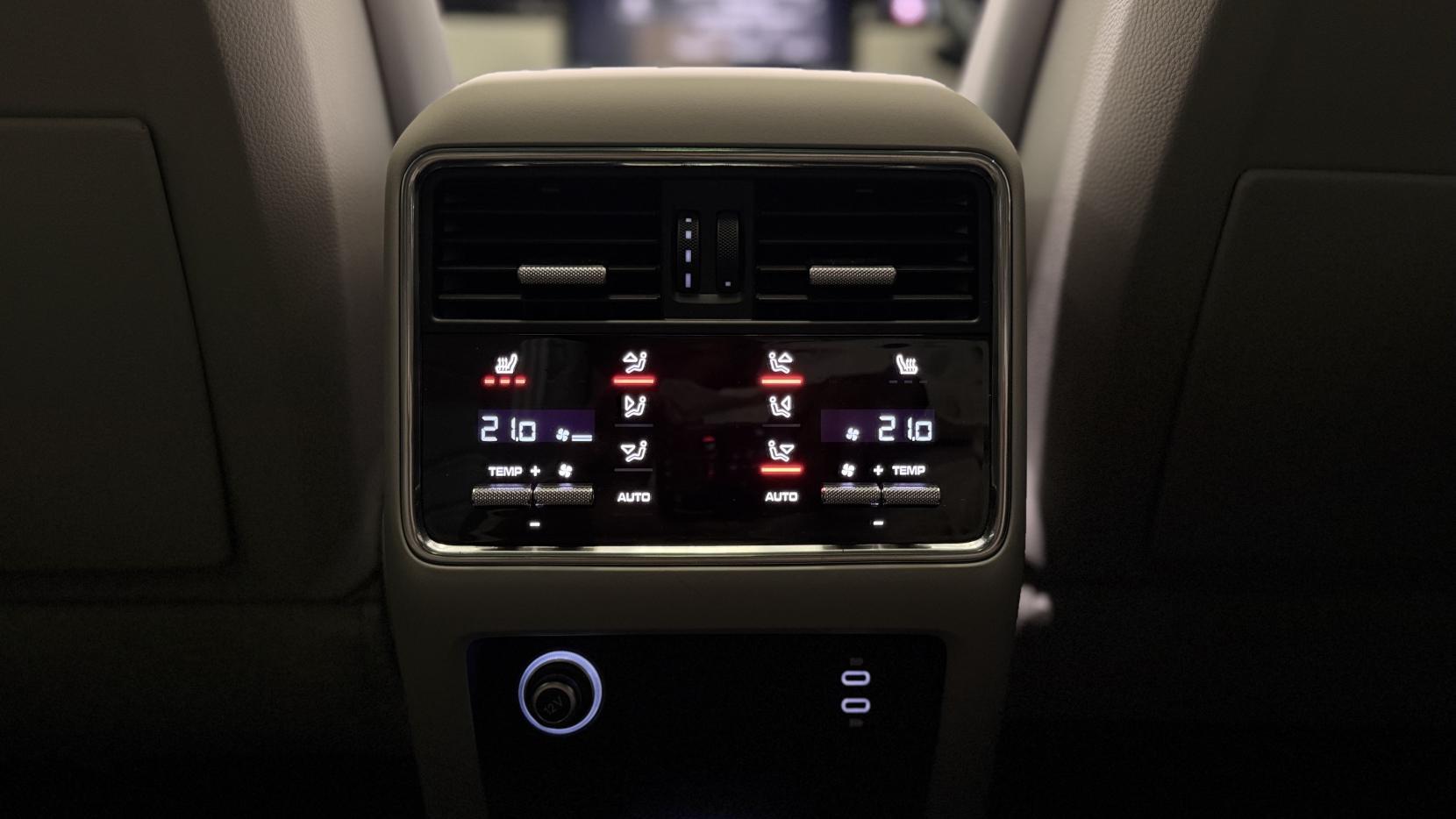 Porsche Cayenne view 30