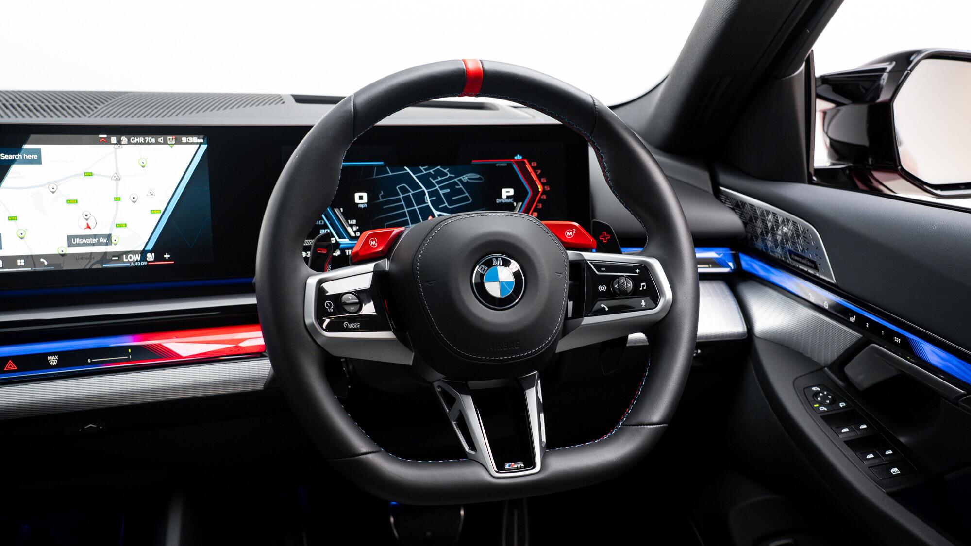 BMW M5 view 24