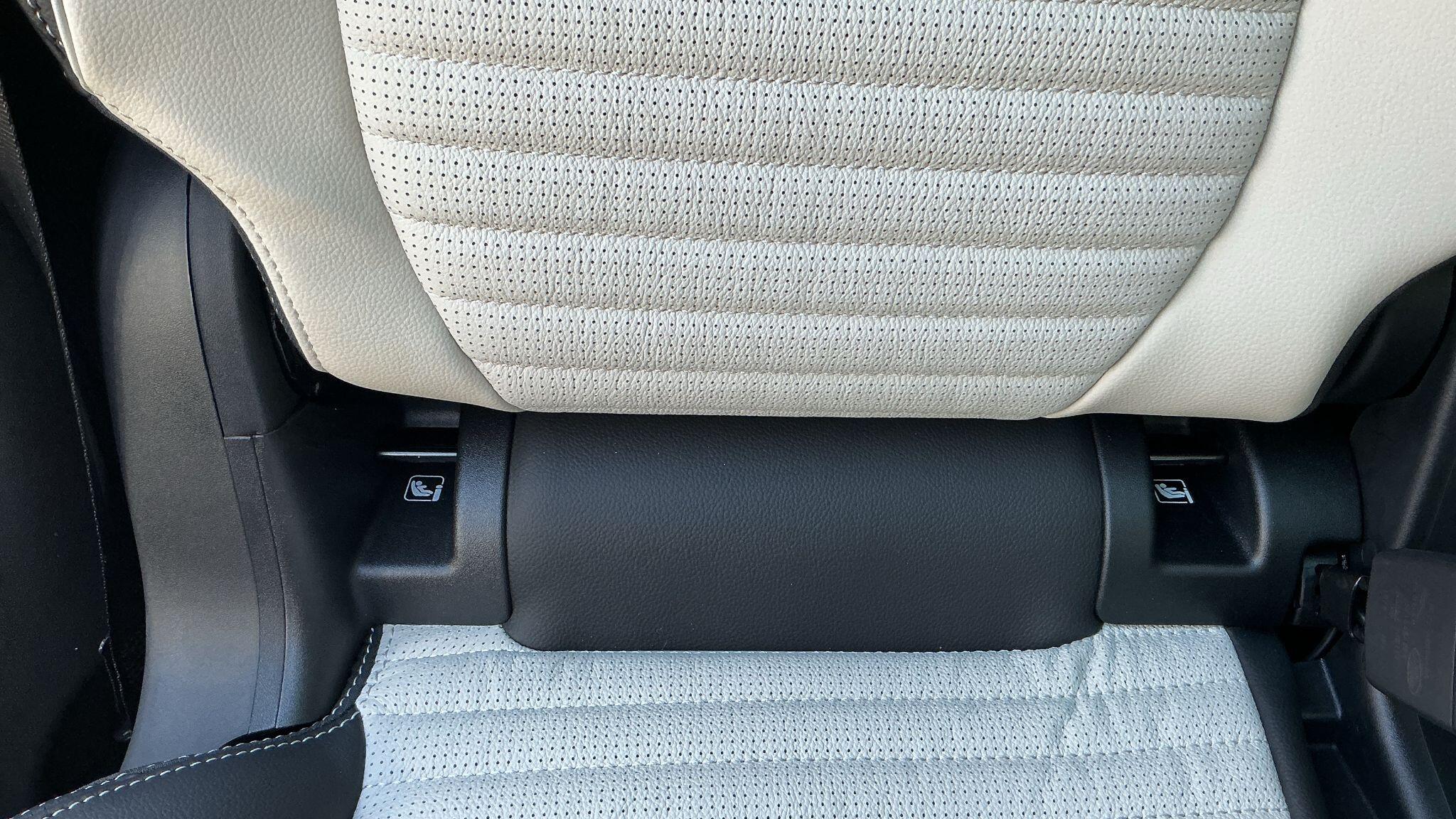 Land Rover Discovery Sport view 30