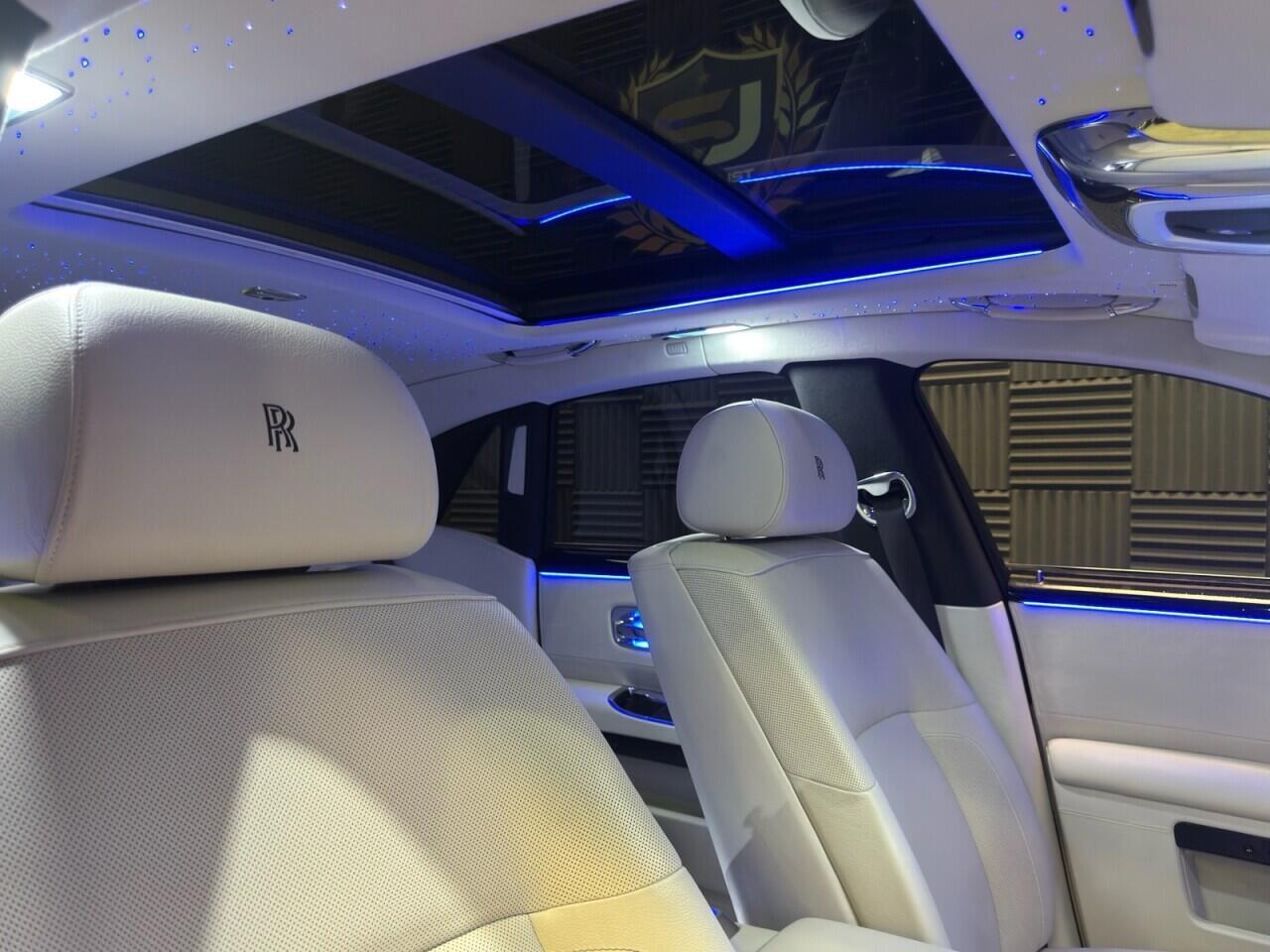 Rolls-Royce Ghost view 16