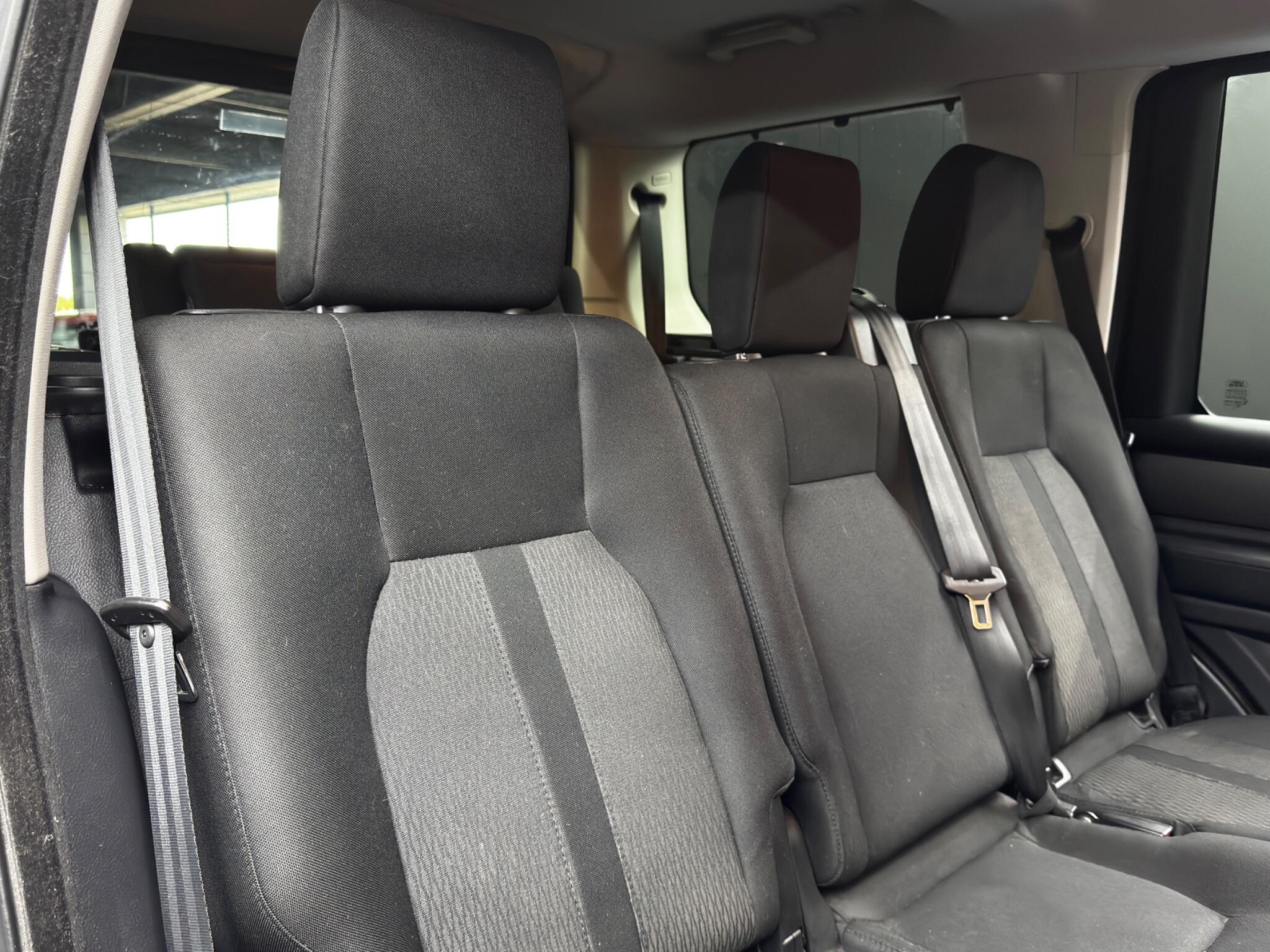 Land Rover Discovery view 14