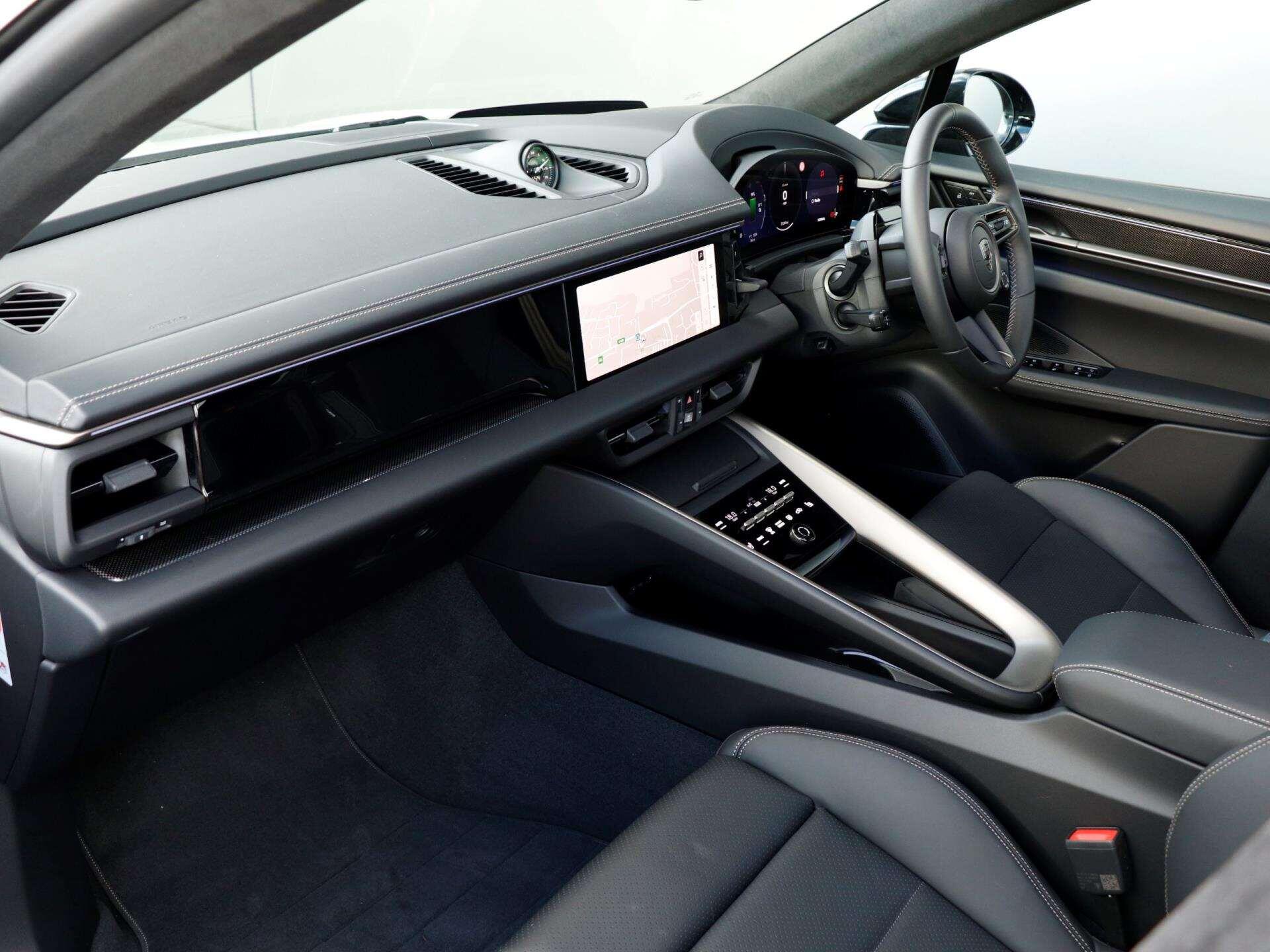 Porsche Macan view 9