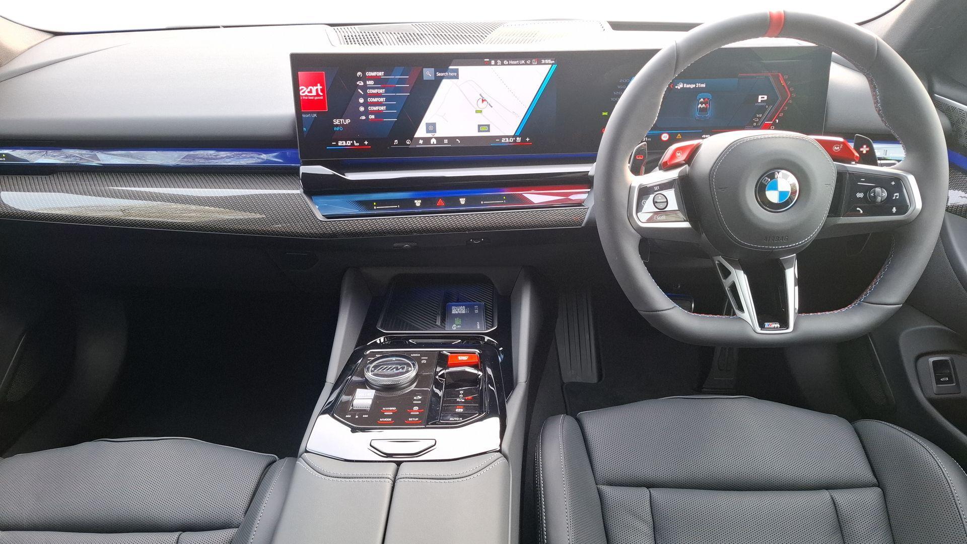BMW M5 view 4