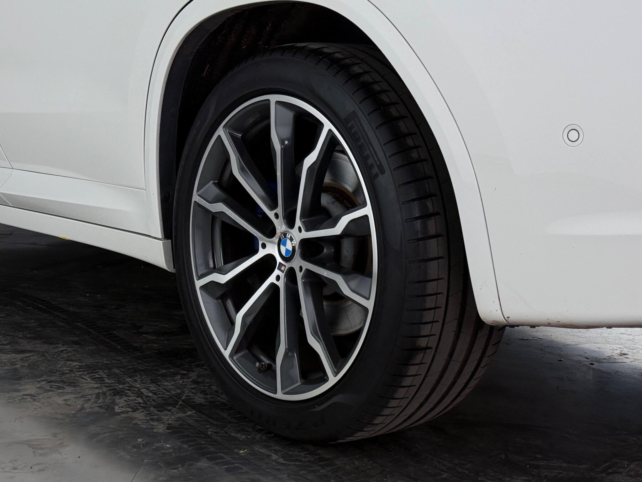 BMW X3 view 8