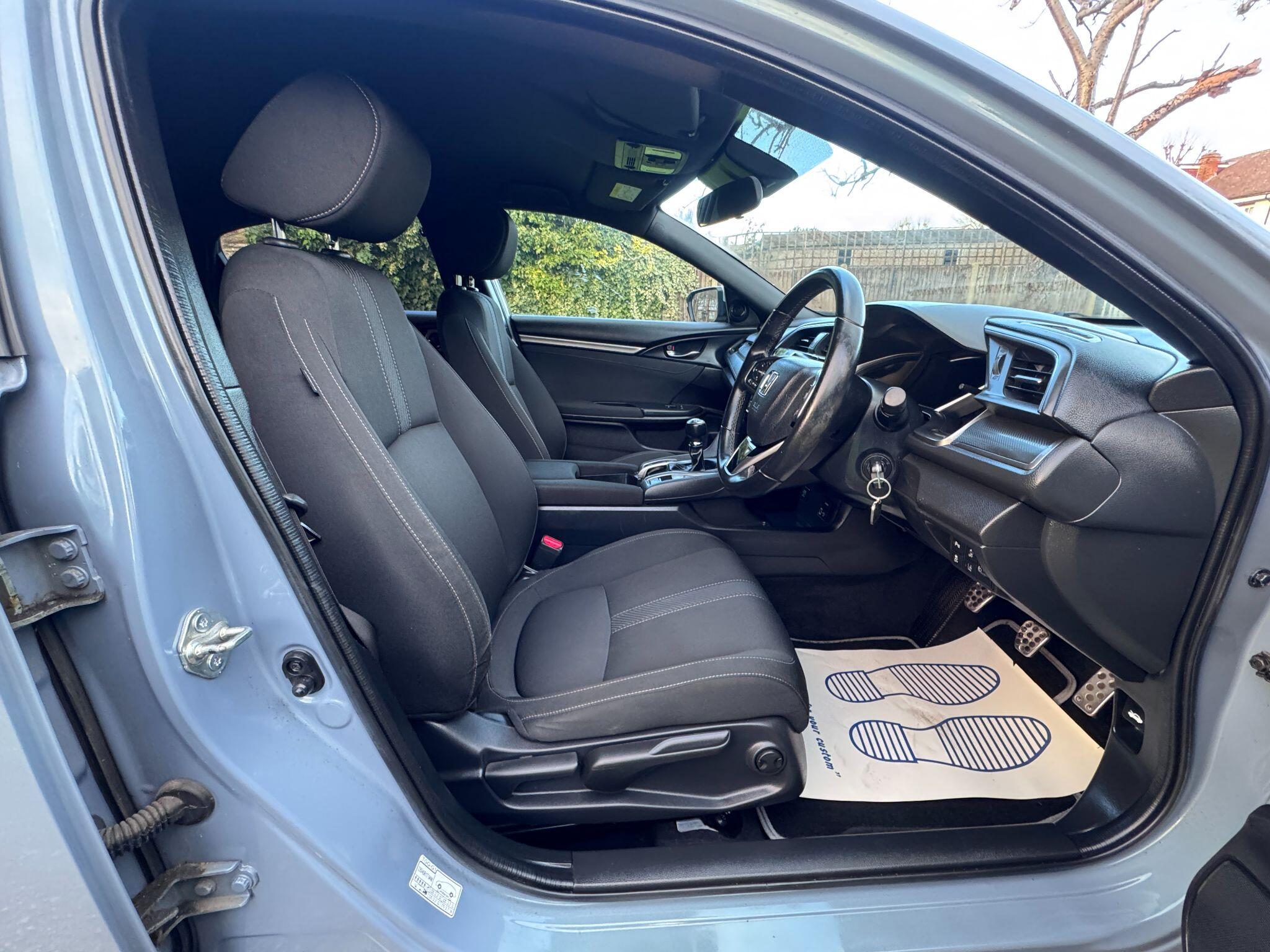 2017 Honda Civic image 32