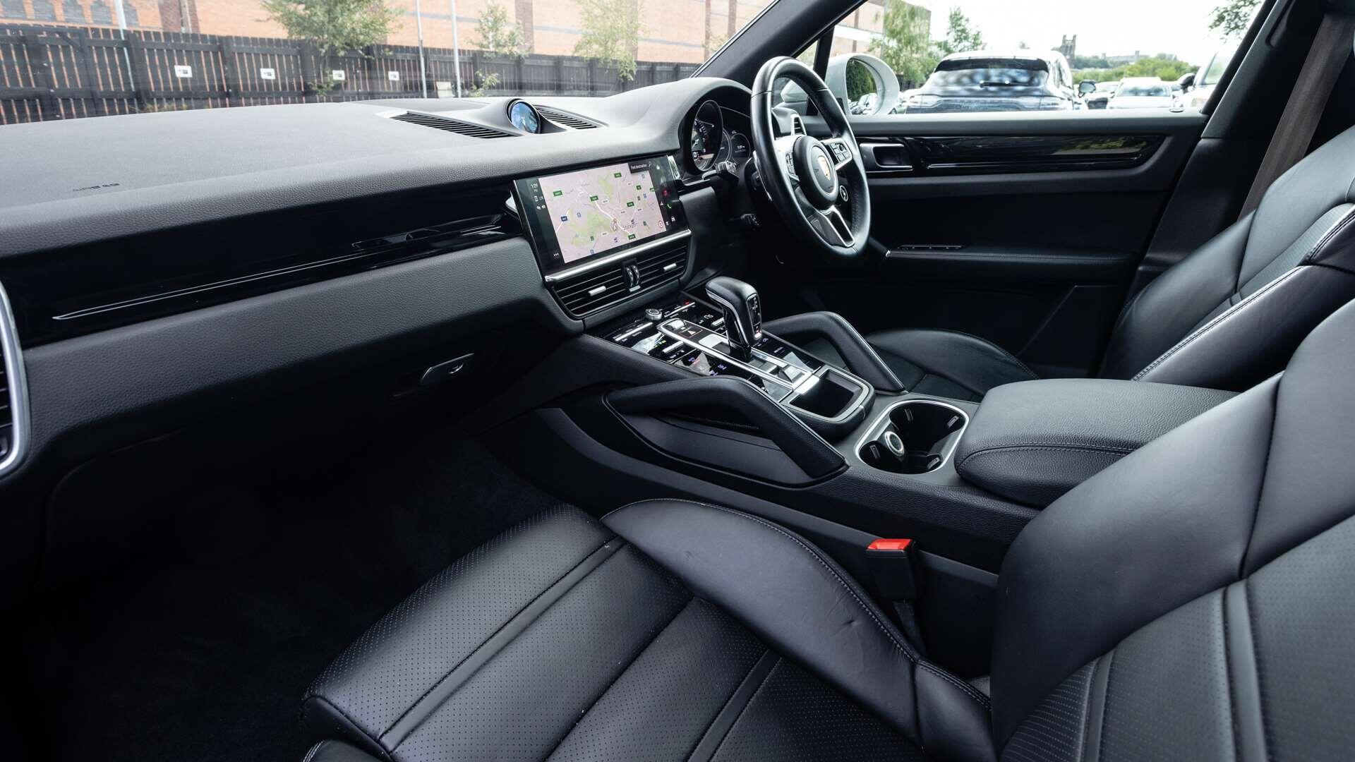 Porsche Cayenne view 13