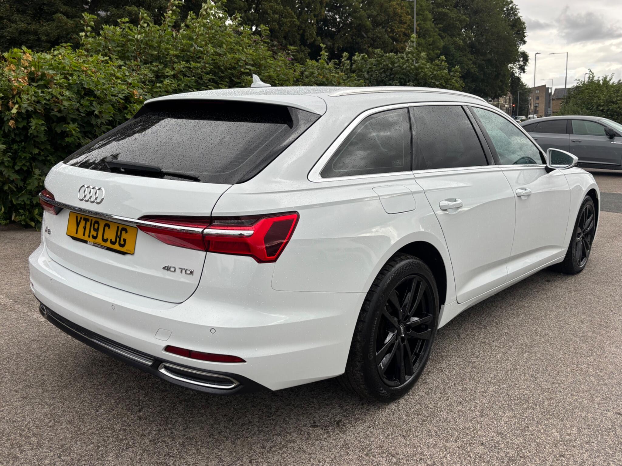 Audi A6 Avant view 8