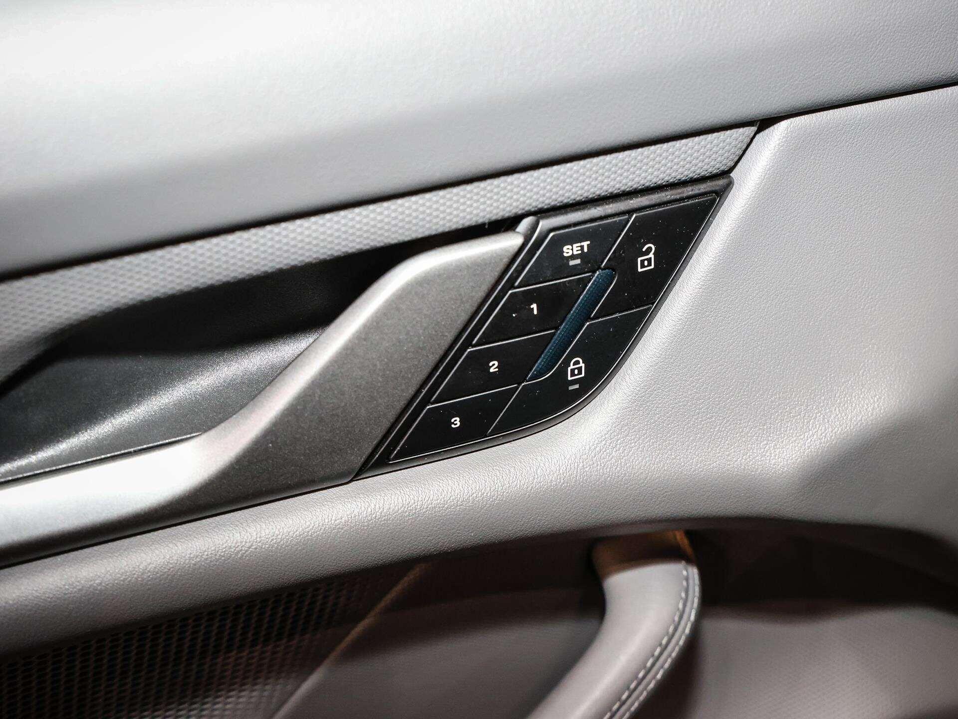 Porsche Taycan view 27