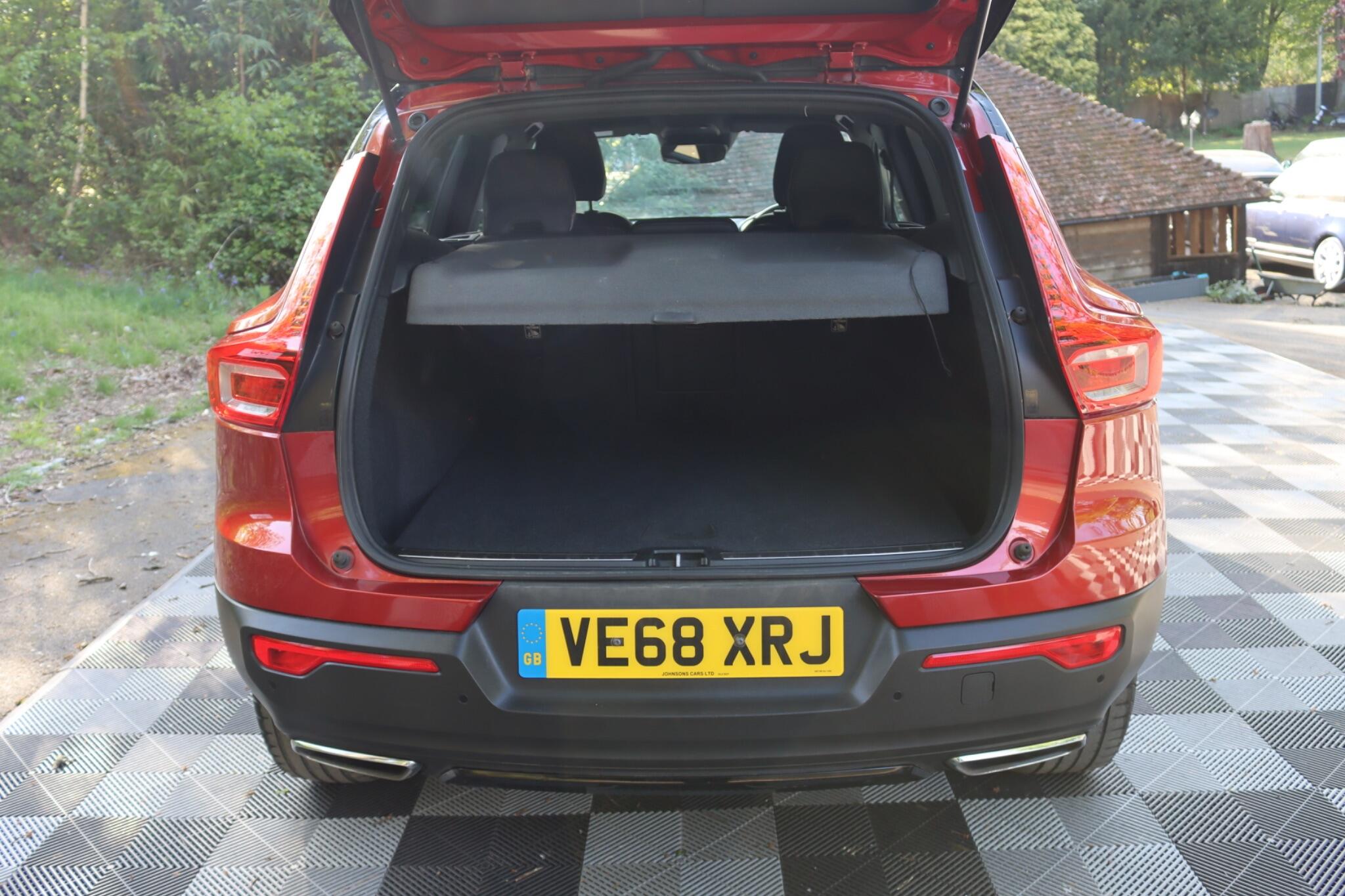 Volvo XC40 view 18
