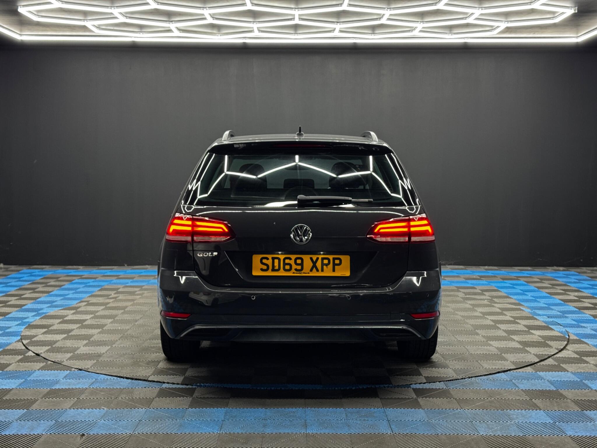 Volkswagen Golf view 6