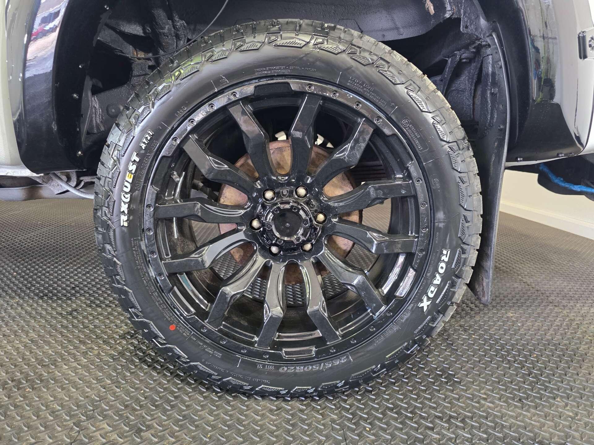Toyota Hilux view 46