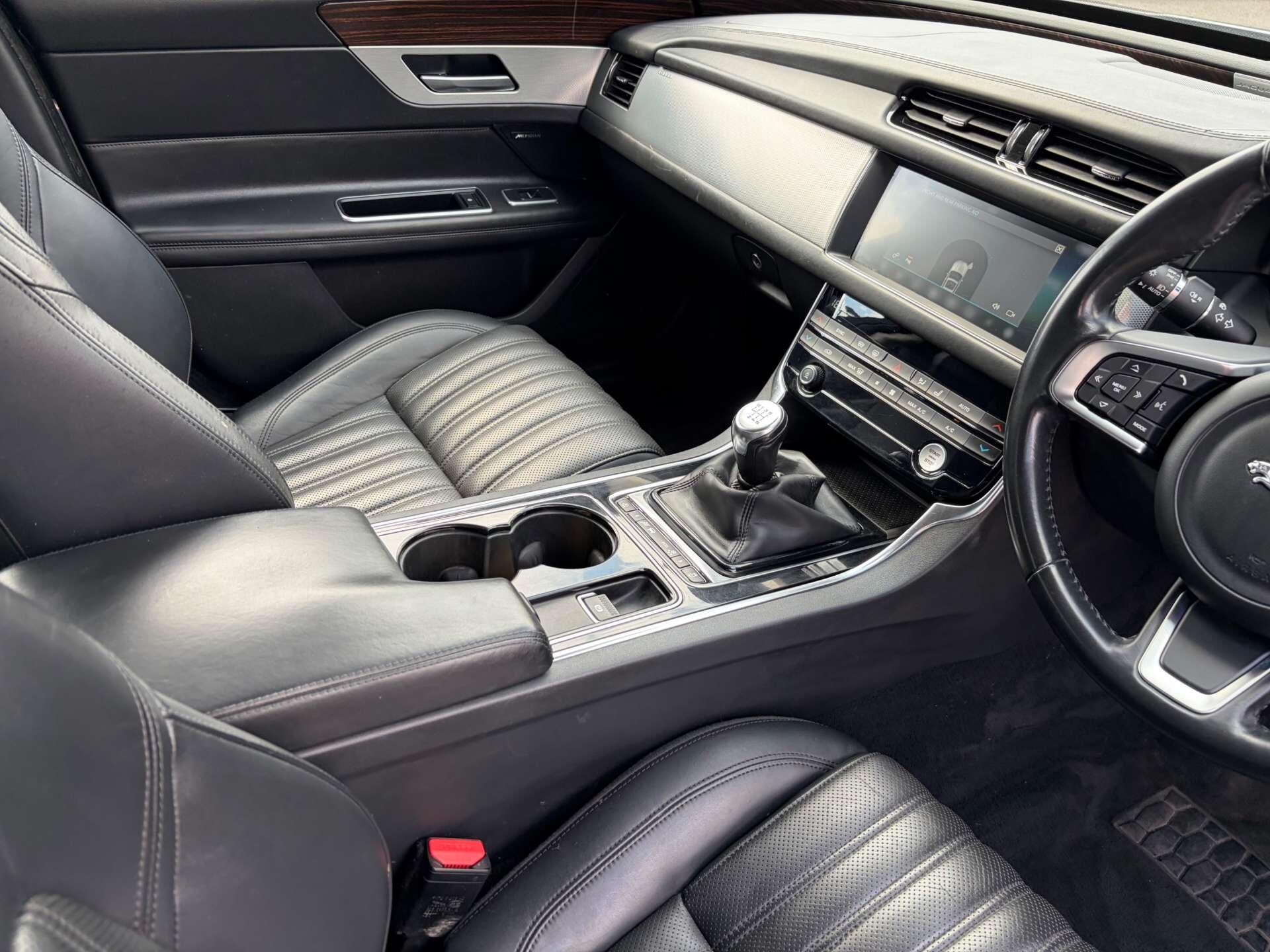Jaguar XF view 39