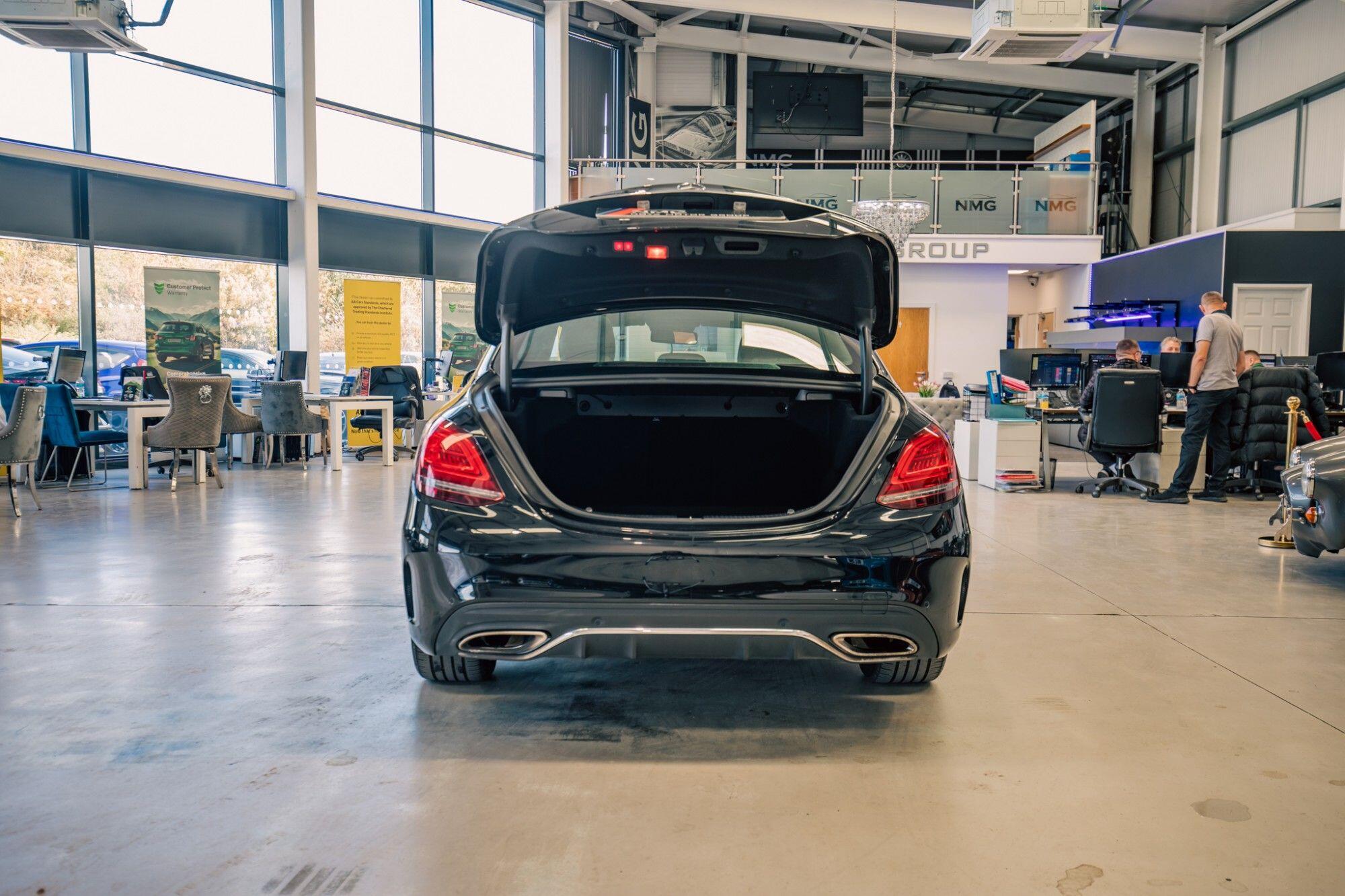 Mercedes-Benz C-Class view 27