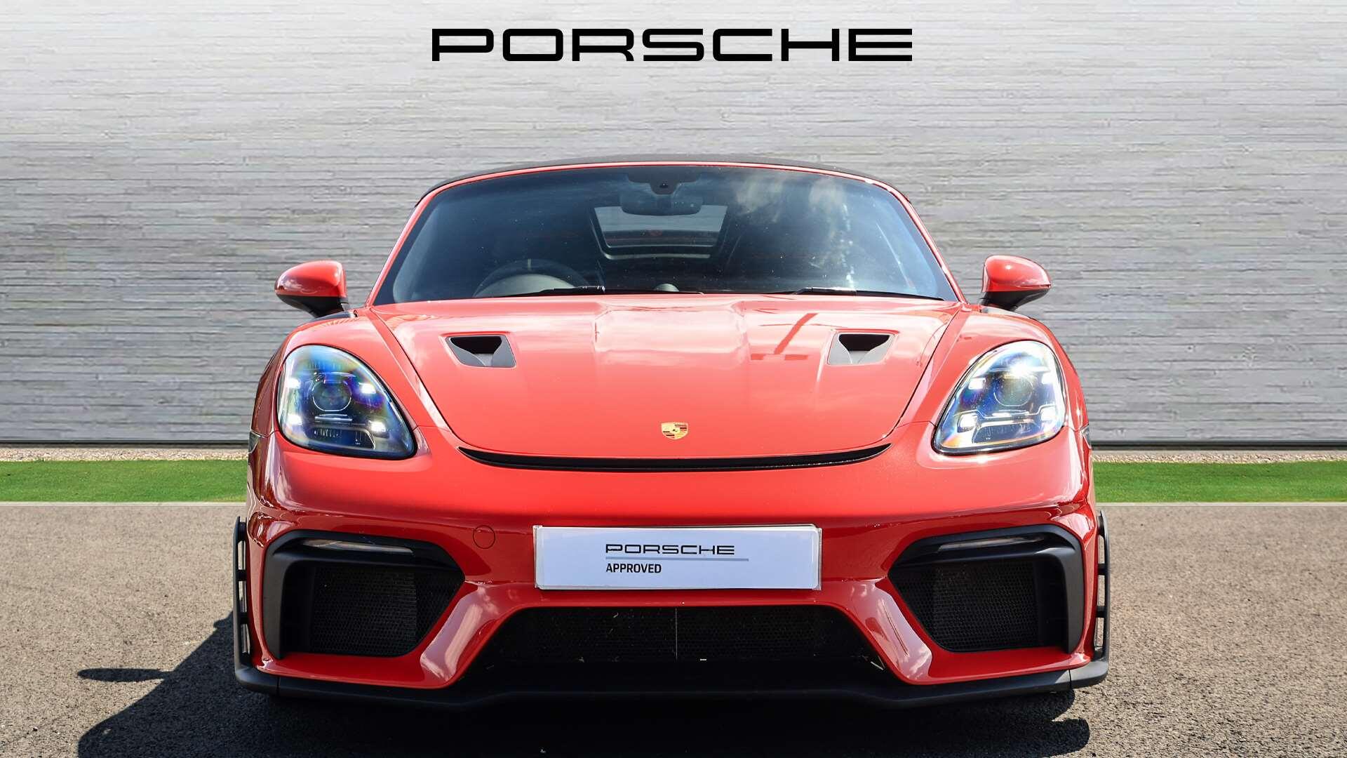 Porsche 718 Spyder view 9
