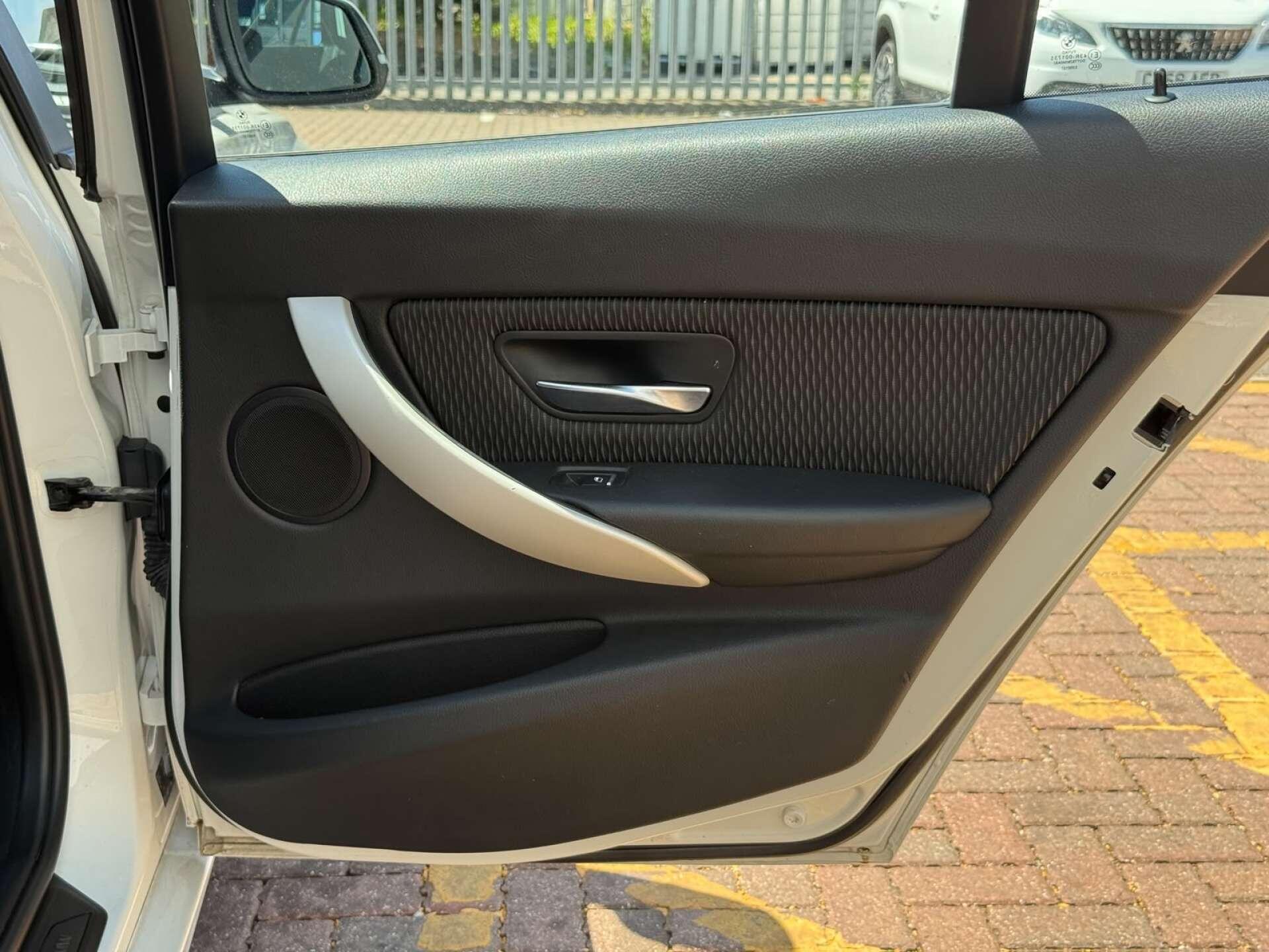 BMW 3 Series view 27