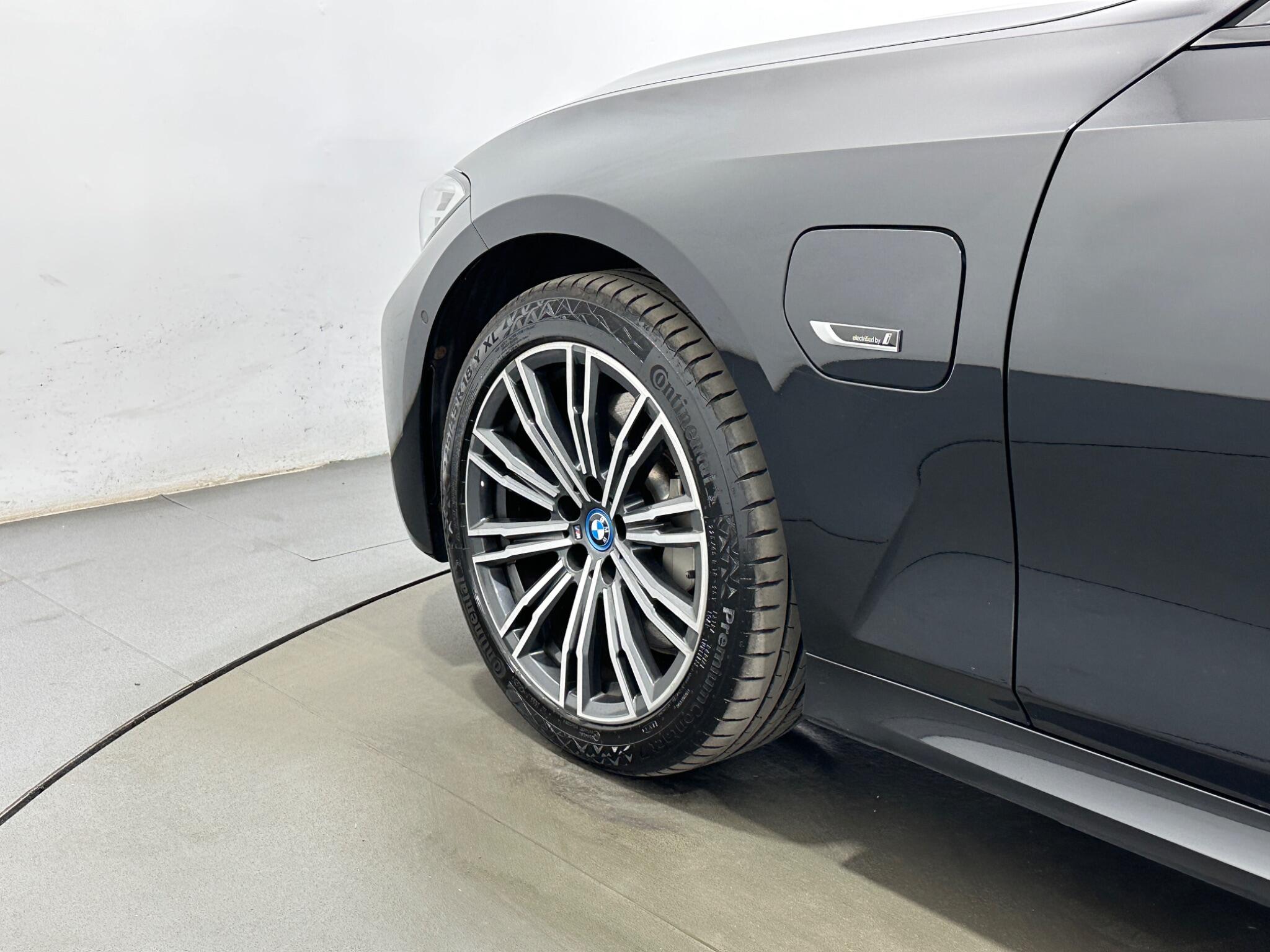 BMW 3 Series view 52