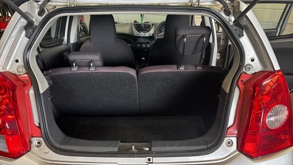 Nissan Pixo view 9