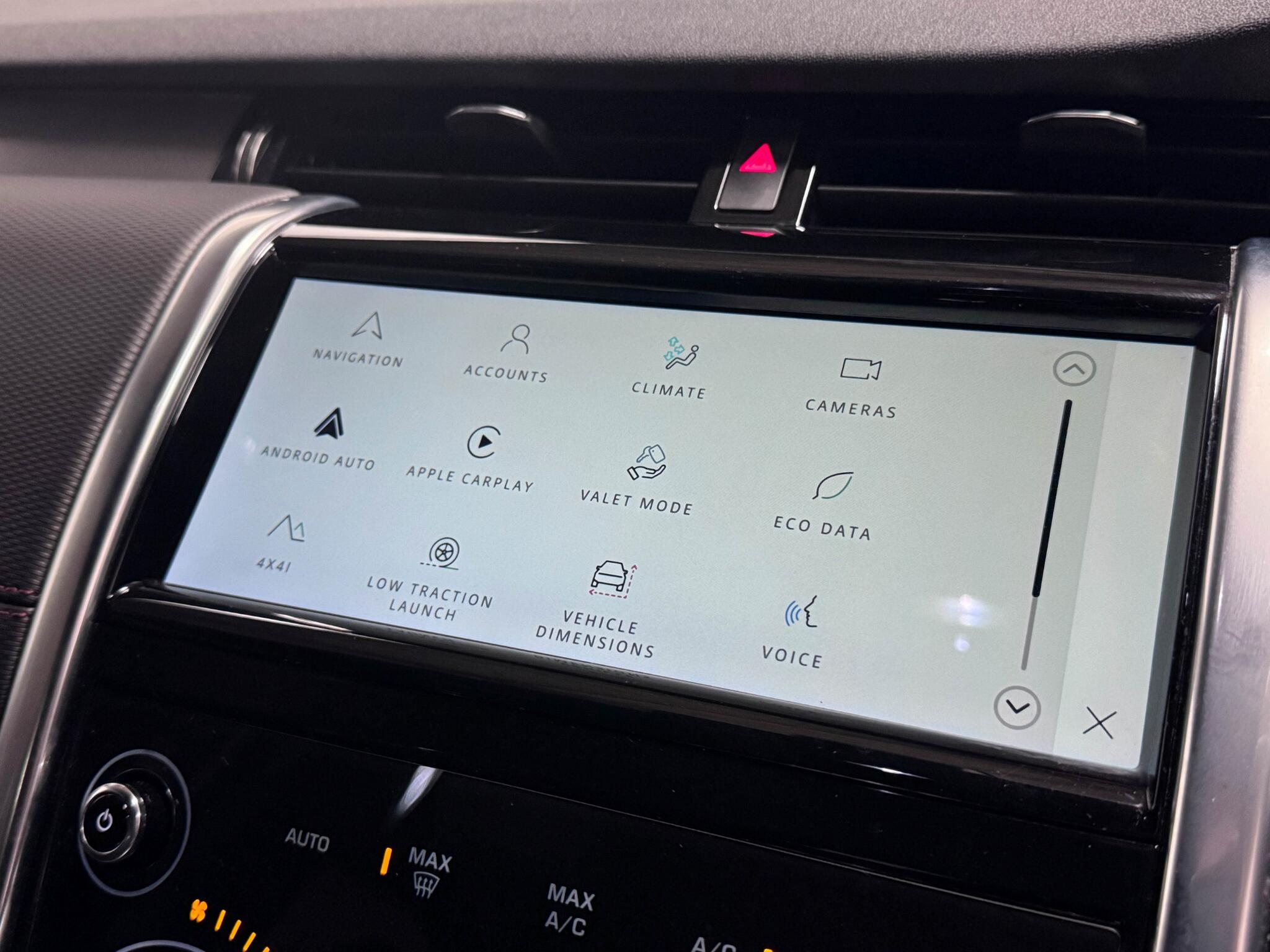 Land Rover Discovery Sport view 43