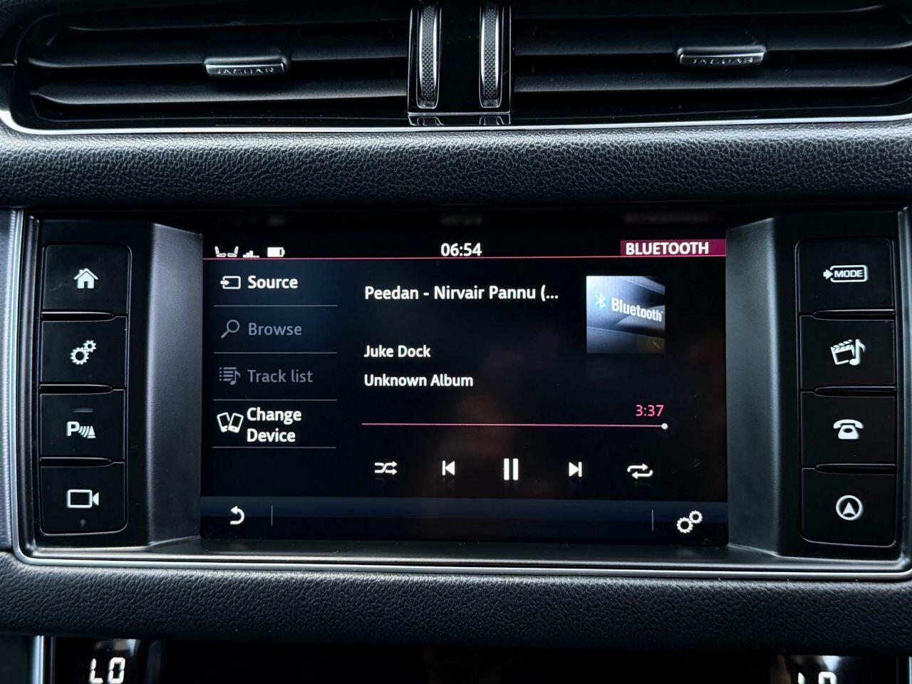Jaguar XF view 33