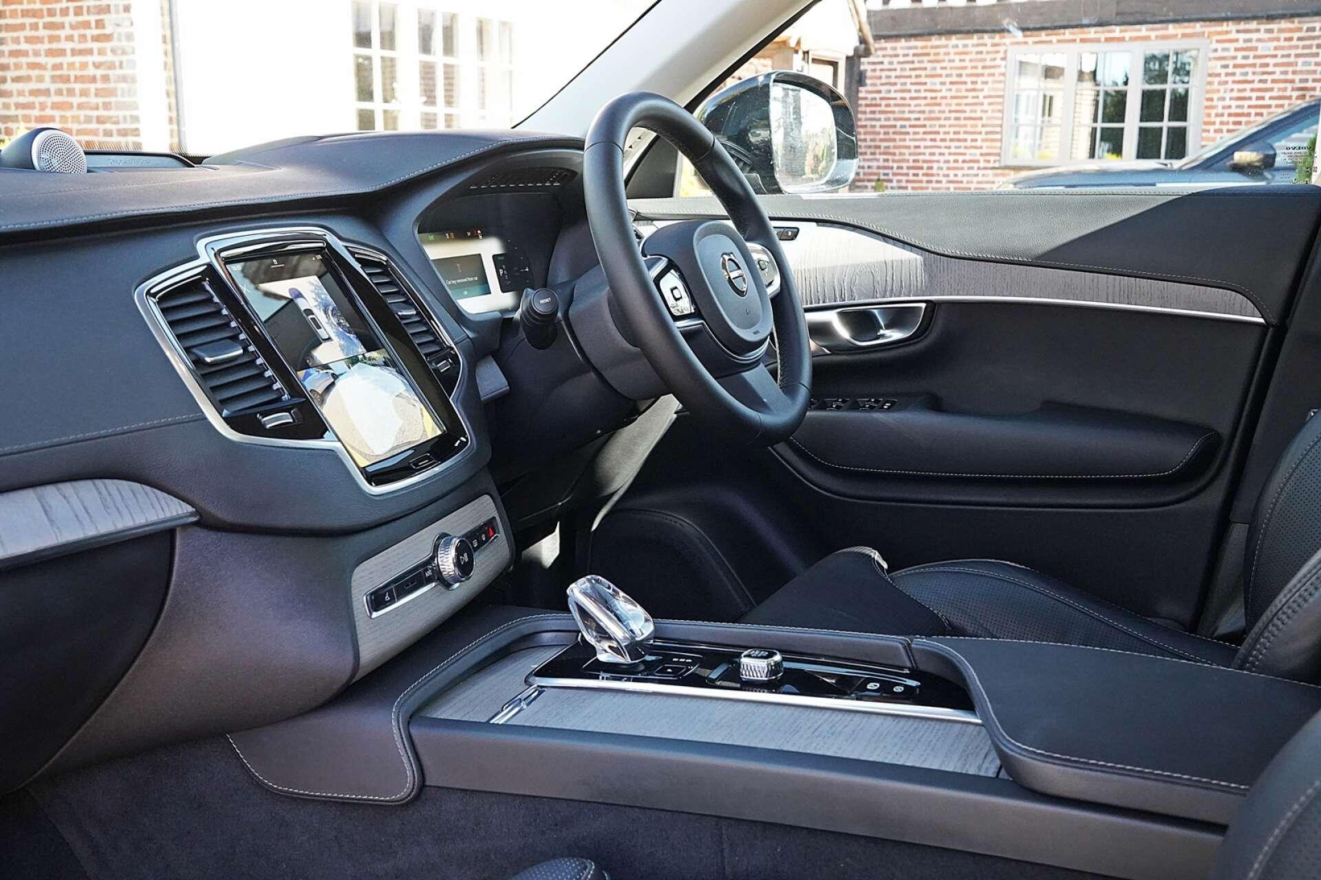 Volvo XC90 view 18