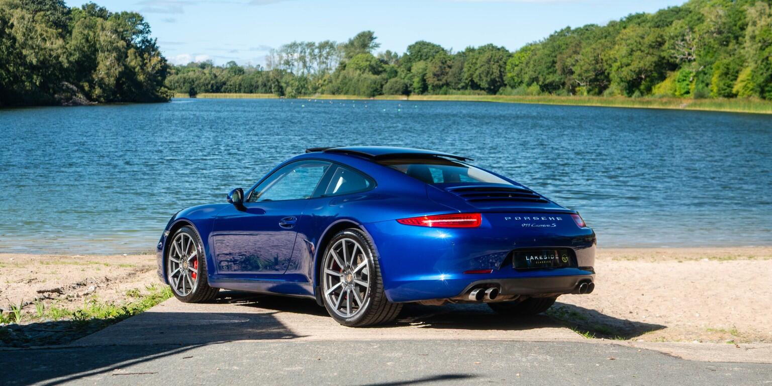 Porsche 911 view 4