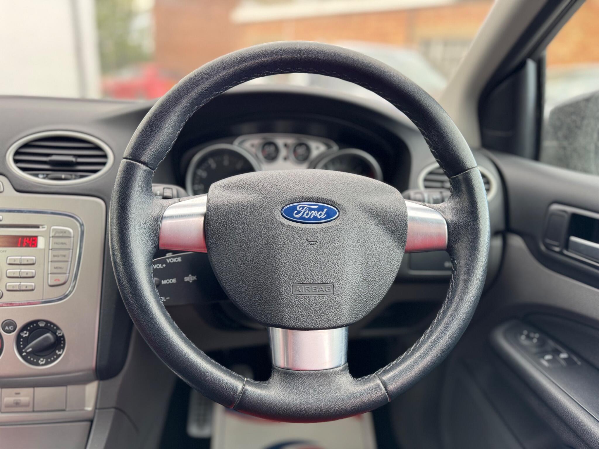 Ford Focus view 19