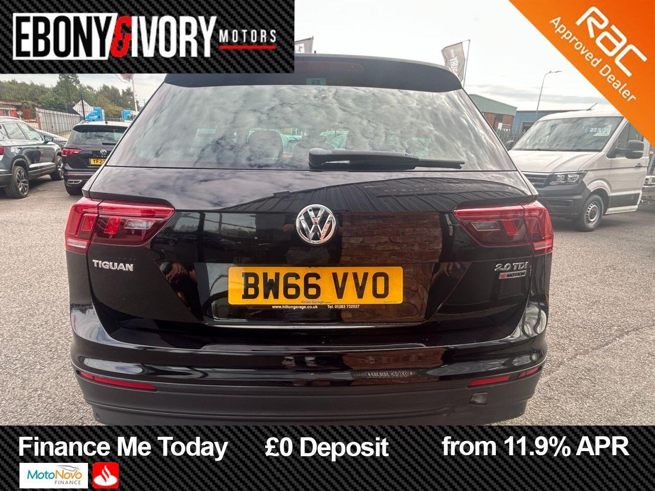 Volkswagen Tiguan view 4