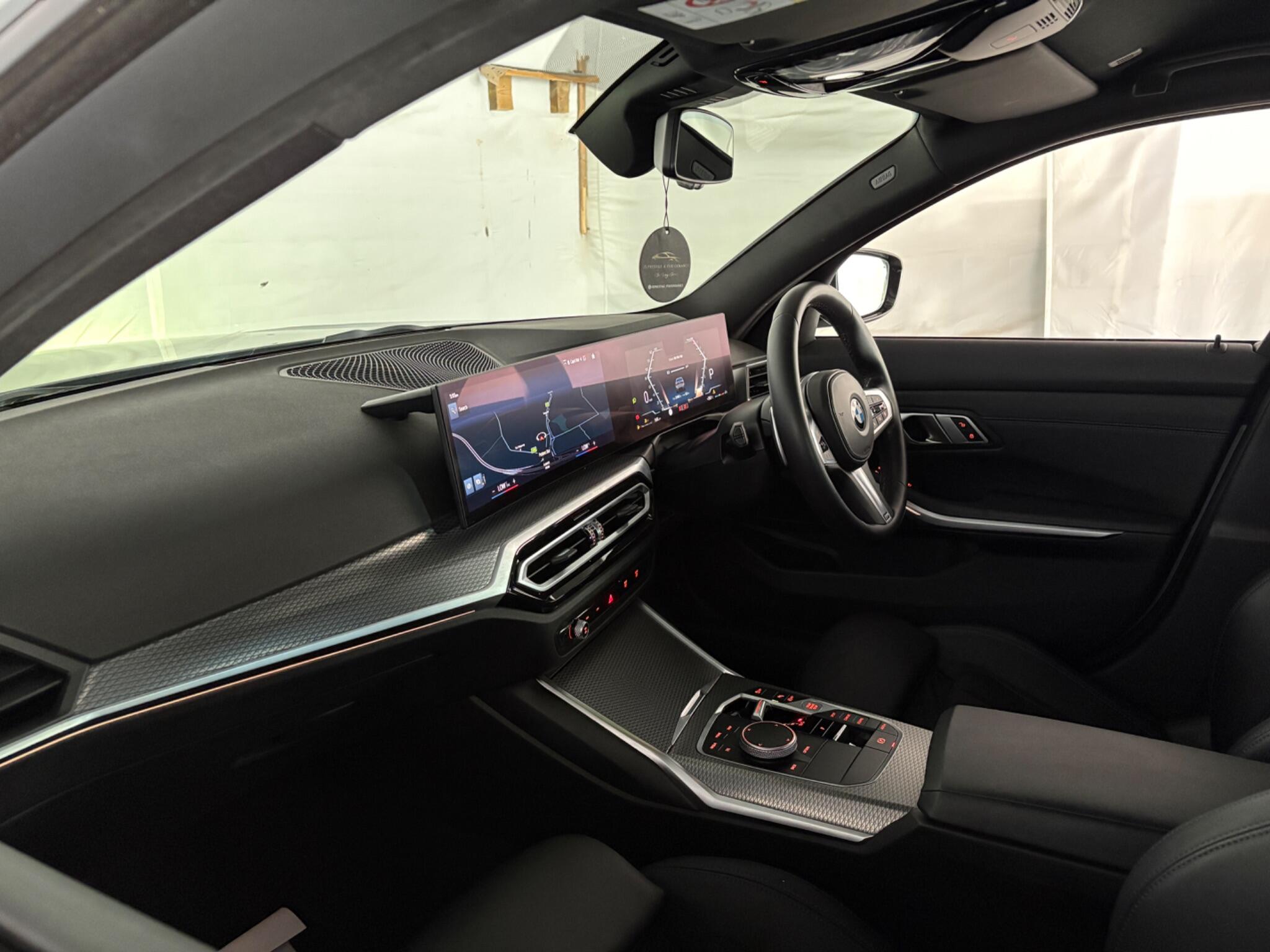 BMW 3 Series view 16