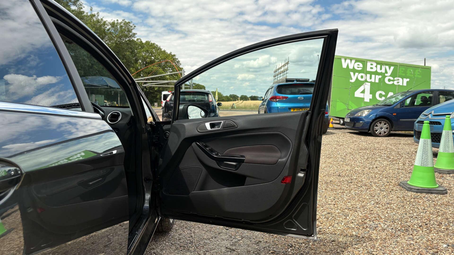 Ford Fiesta view 39
