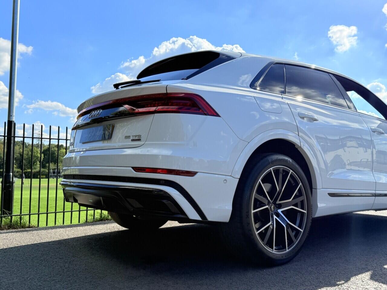 Audi Q8 view 11