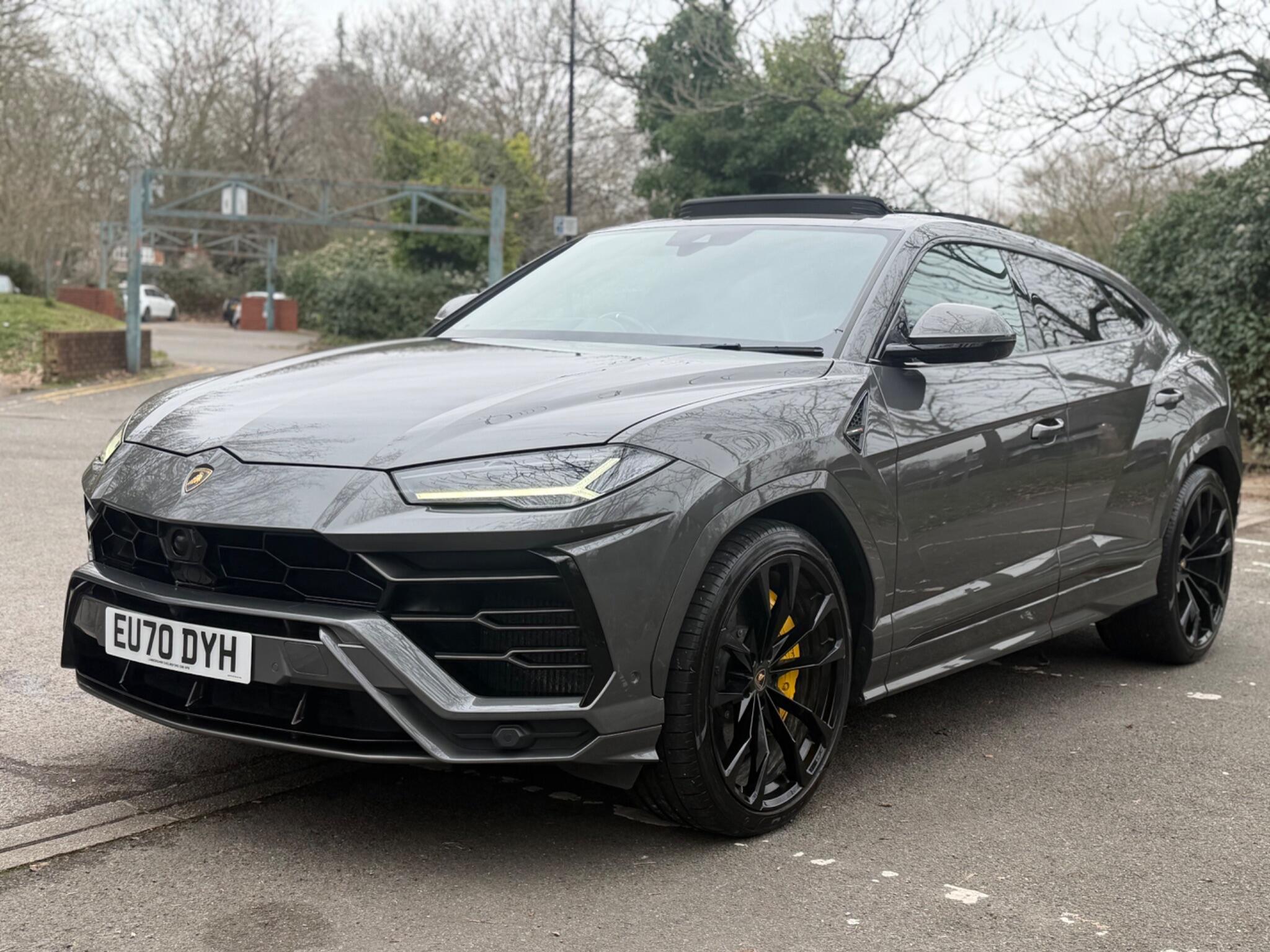 Lamborghini Urus view 8
